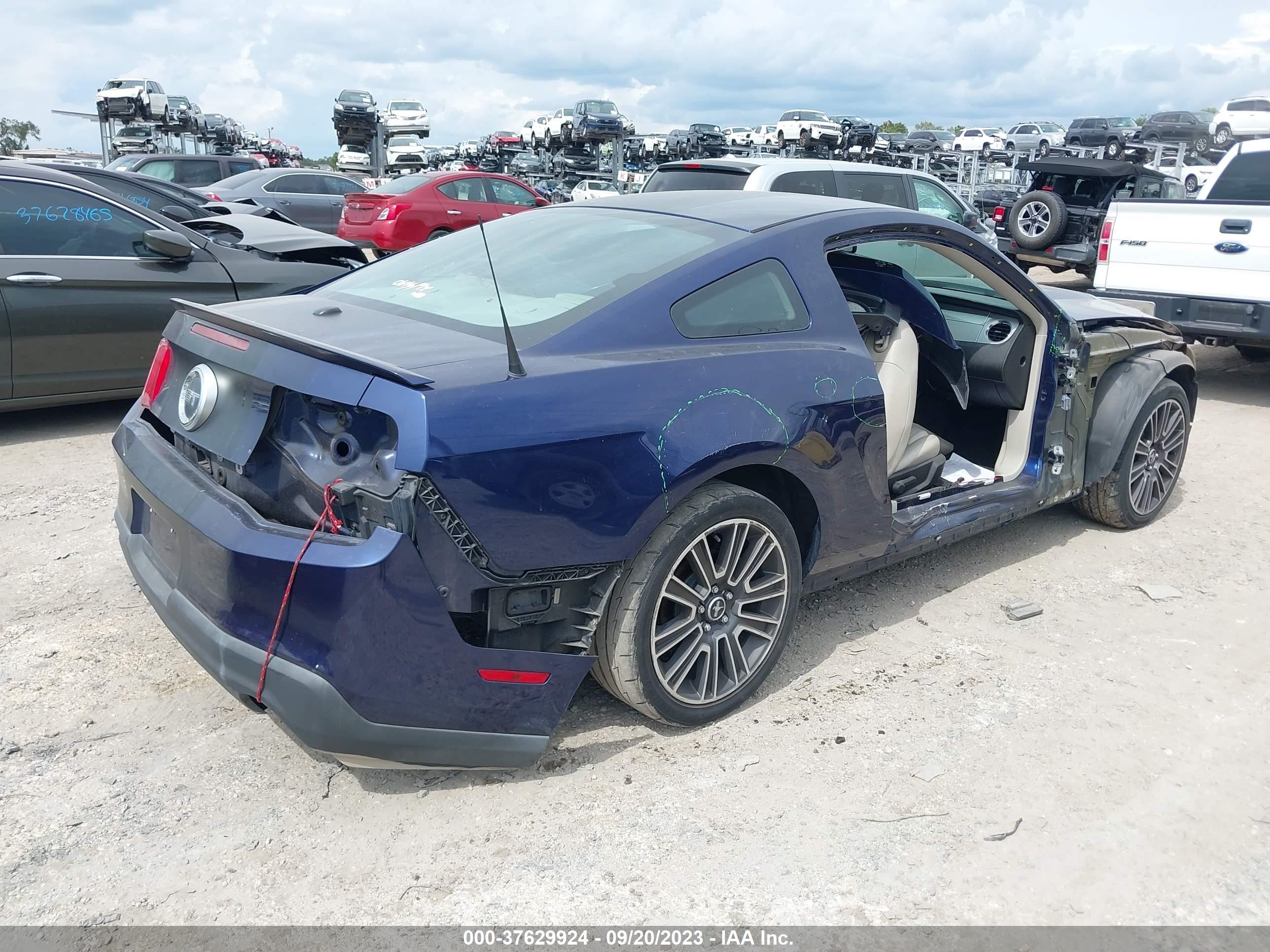 Photo 3 VIN: 1ZVBP8CH3A5177289 - FORD MUSTANG 