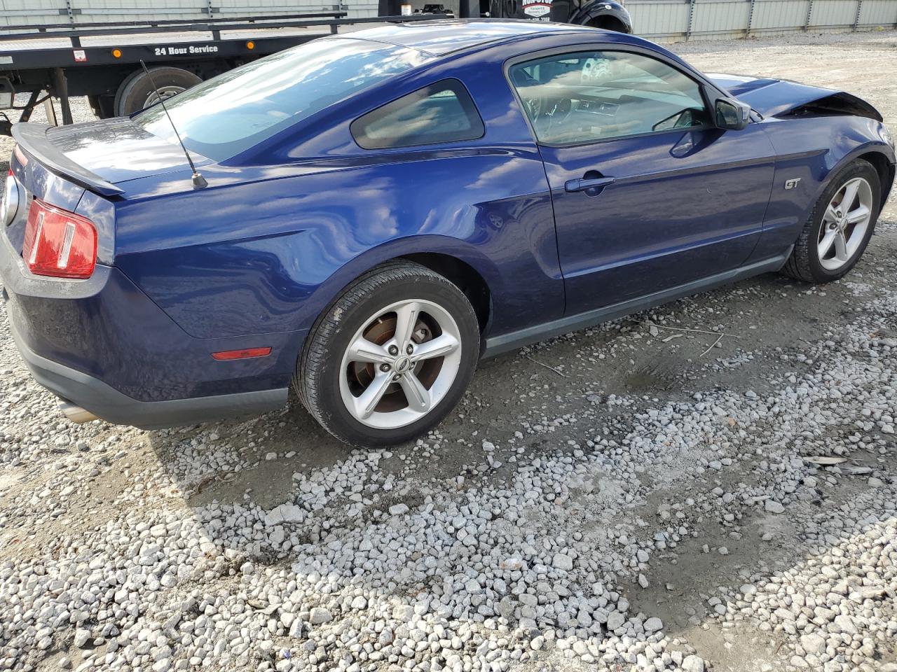 Photo 2 VIN: 1ZVBP8CH9A5146273 - FORD MUSTANG 