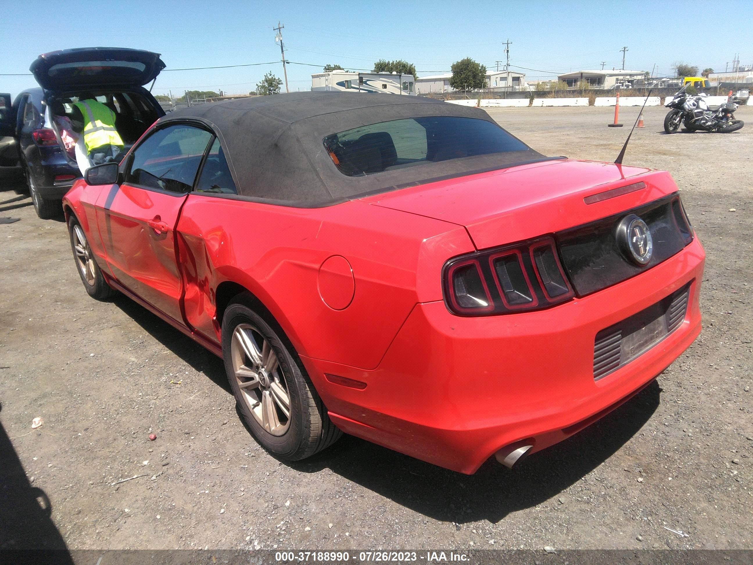 Photo 2 VIN: 1ZVBP8EM3D5282431 - FORD MUSTANG 