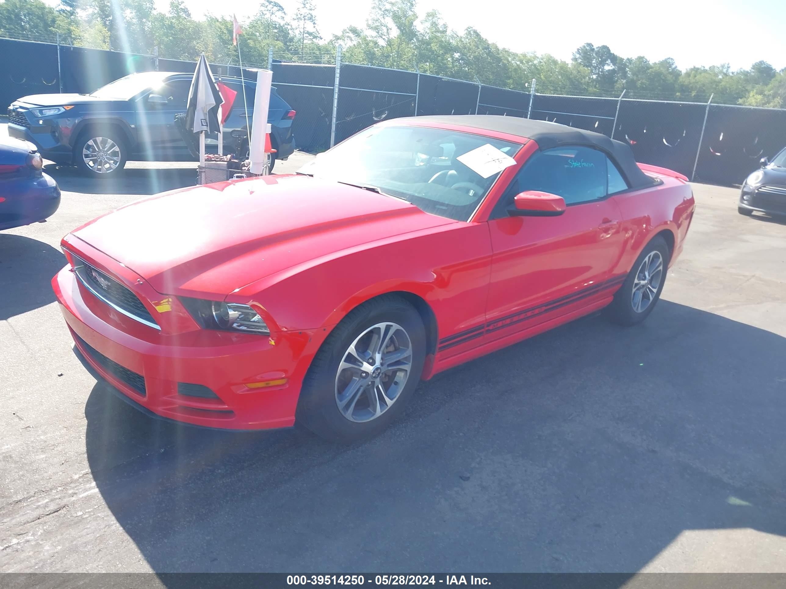 Photo 1 VIN: 1ZVBP8EM3E5311136 - FORD MUSTANG 