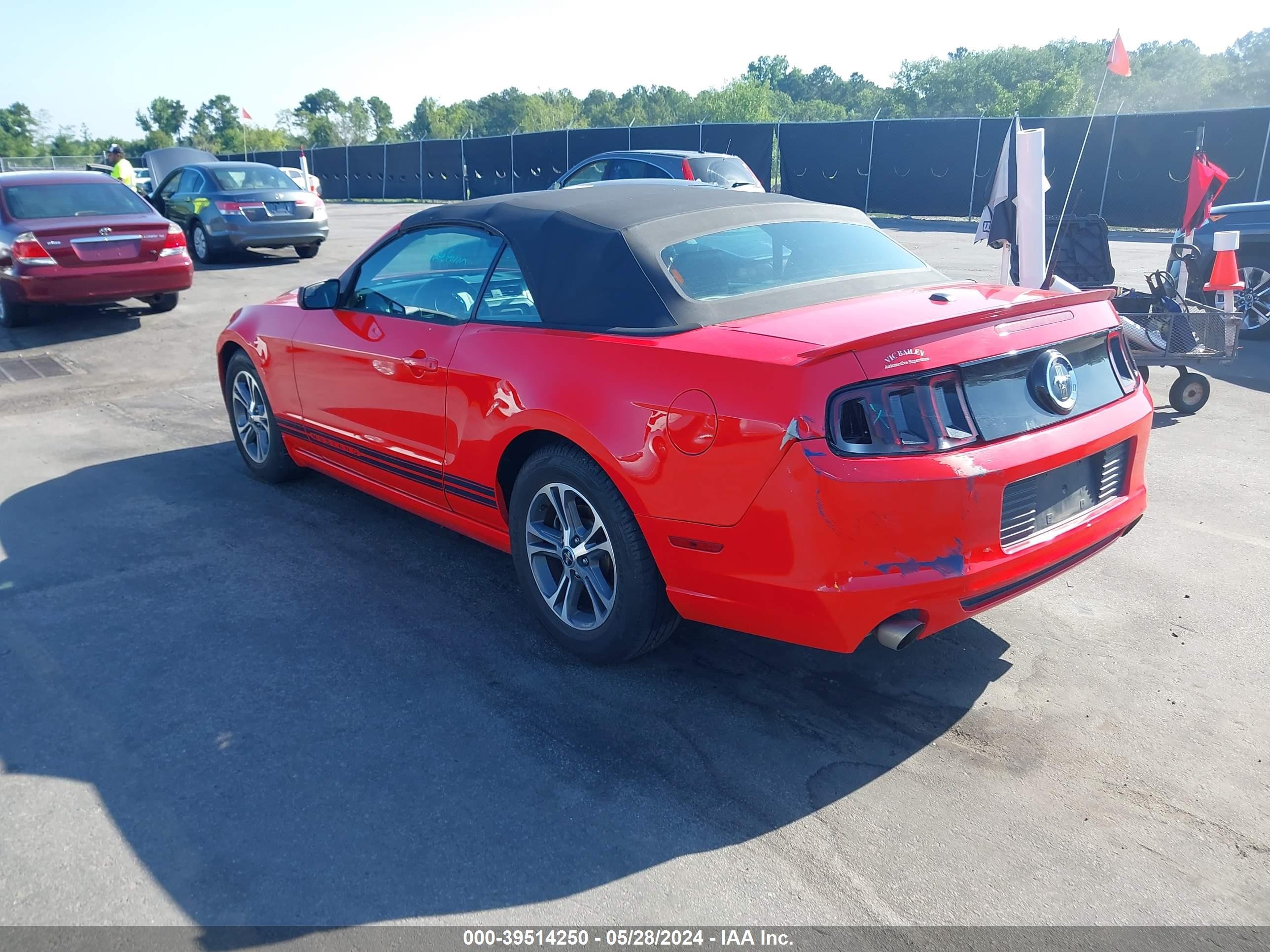 Photo 2 VIN: 1ZVBP8EM3E5311136 - FORD MUSTANG 