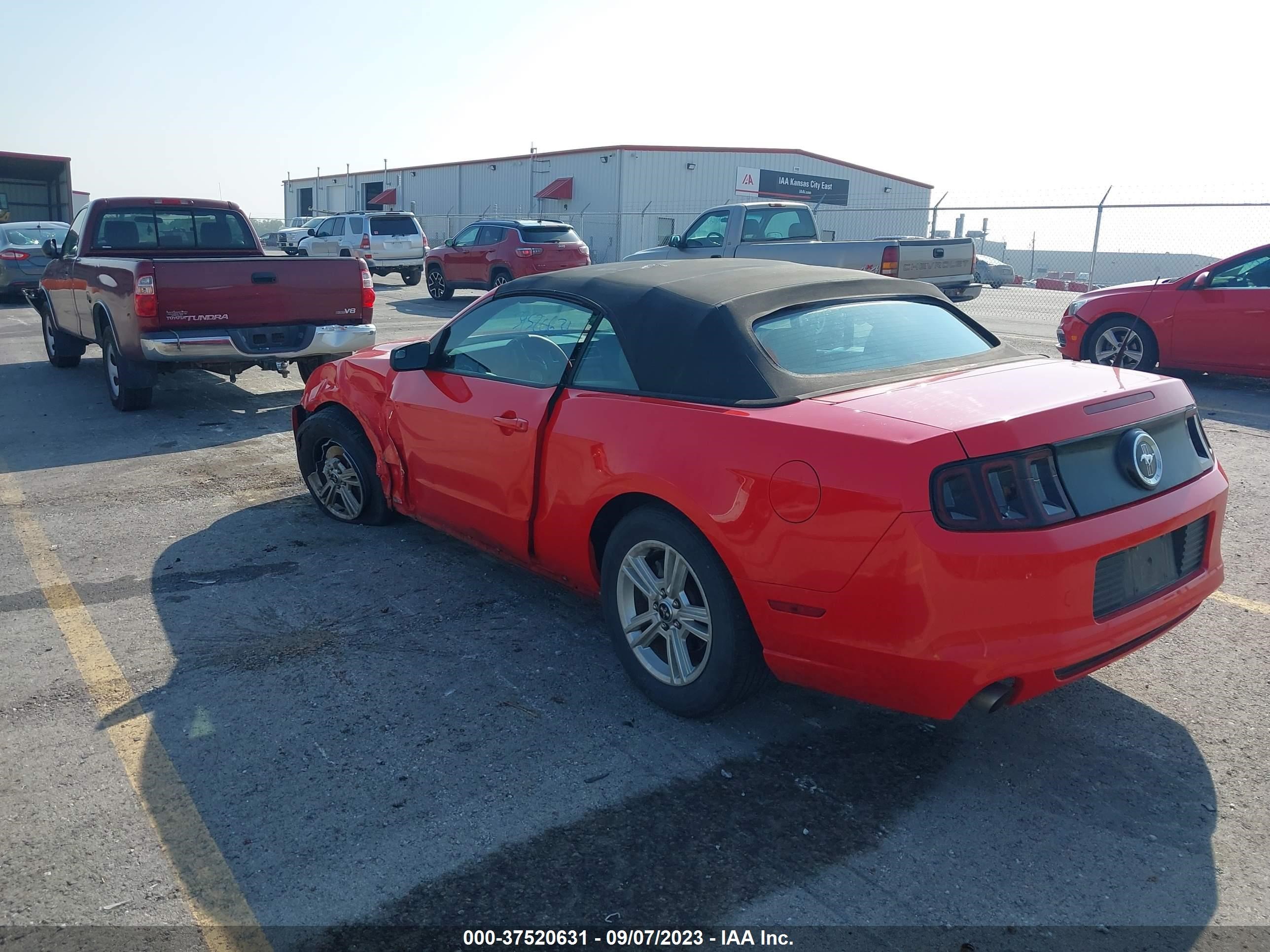 Photo 2 VIN: 1ZVBP8EM5E5278947 - FORD MUSTANG 