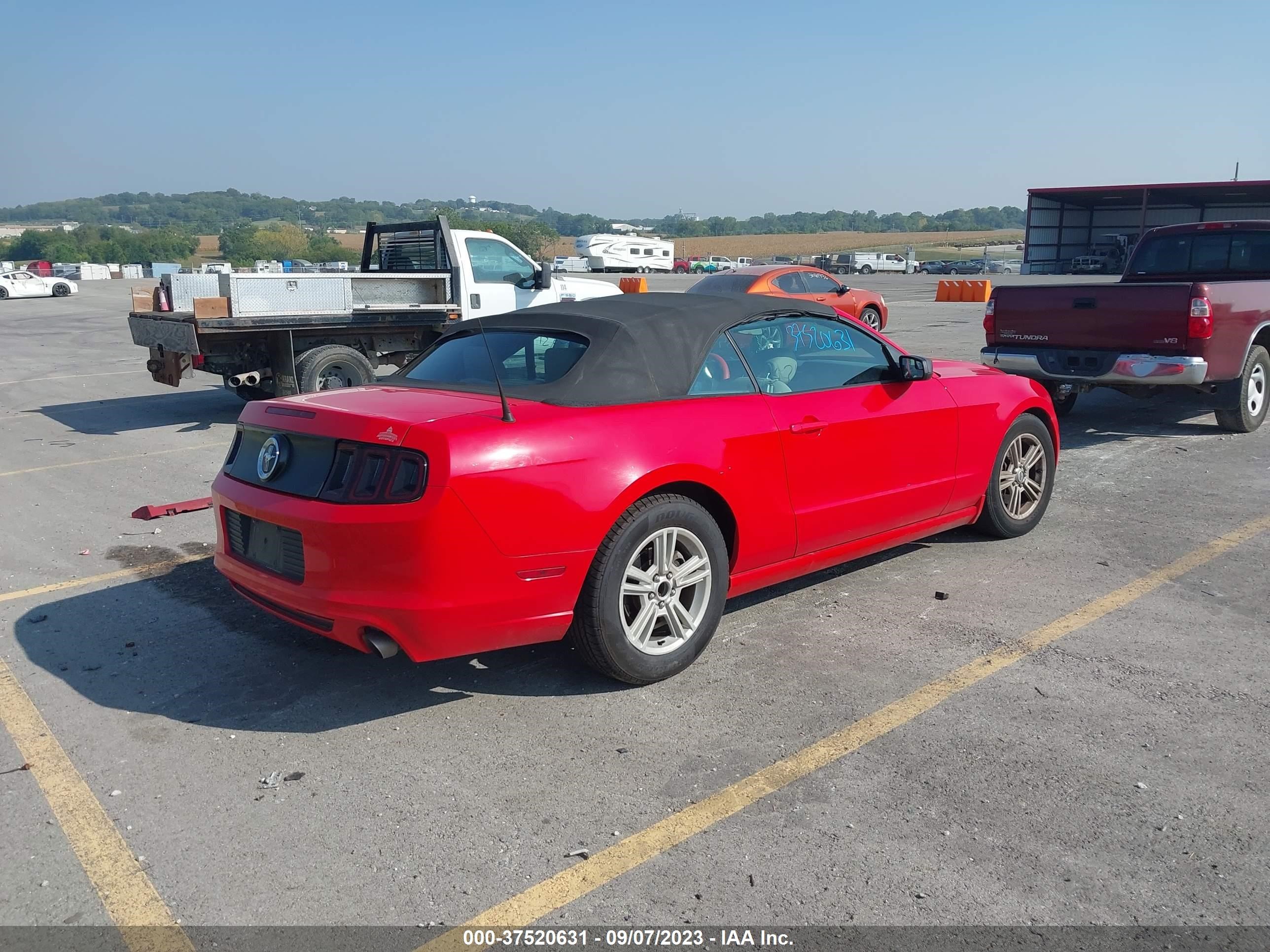 Photo 3 VIN: 1ZVBP8EM5E5278947 - FORD MUSTANG 