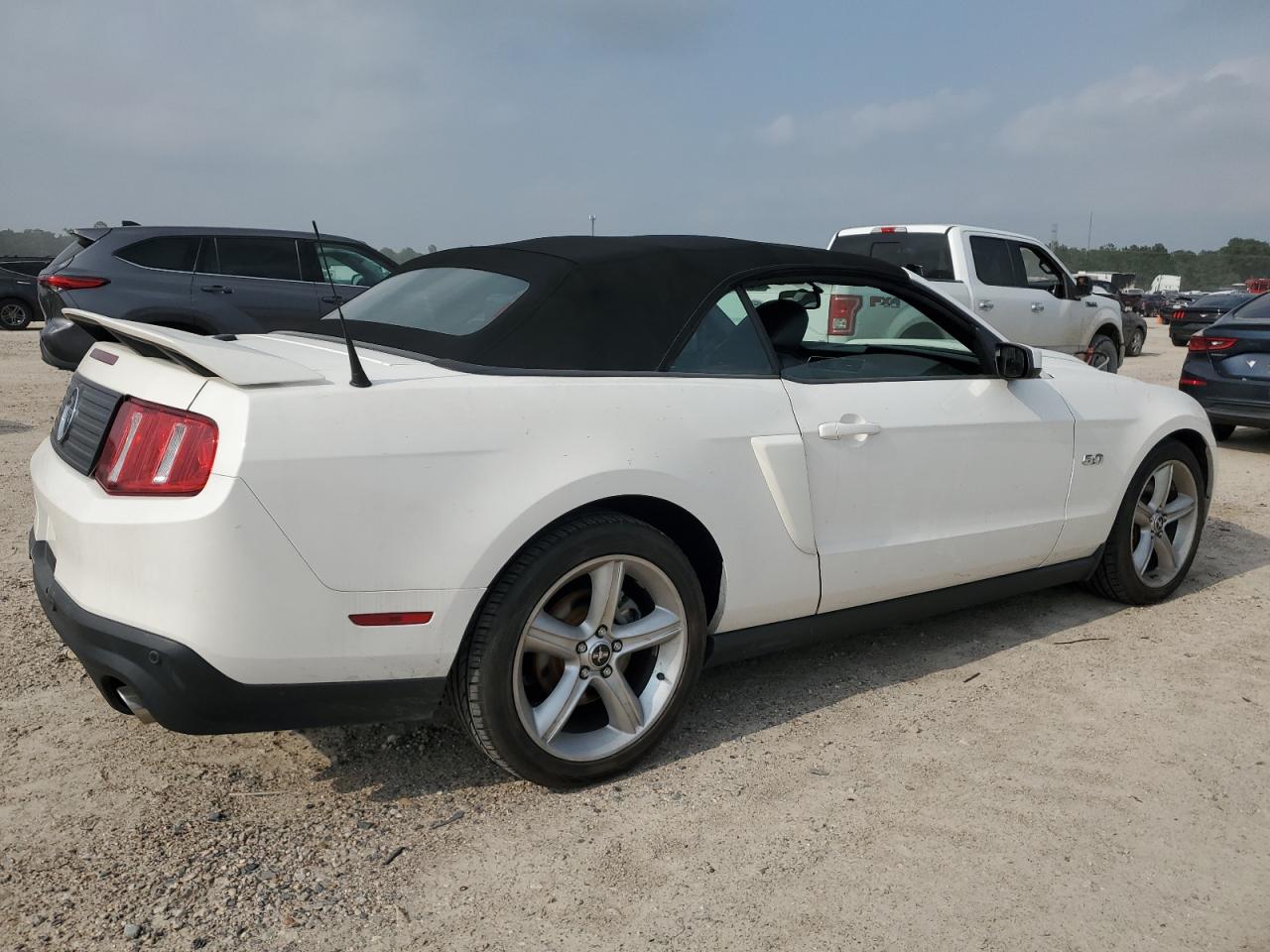 Photo 2 VIN: 1ZVBP8FF2C5214233 - FORD MUSTANG 