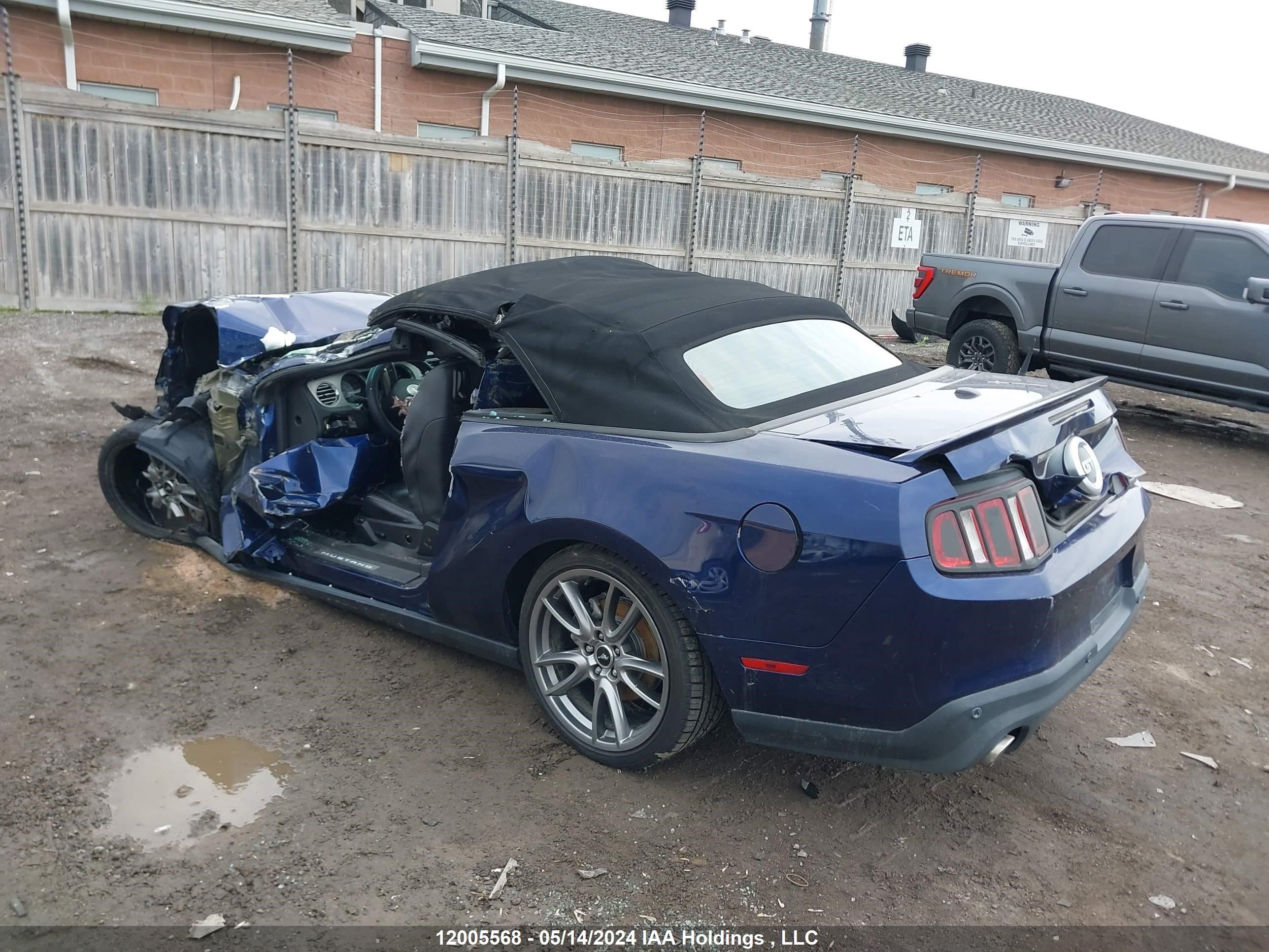 Photo 2 VIN: 1ZVBP8FF2C5218895 - FORD MUSTANG 