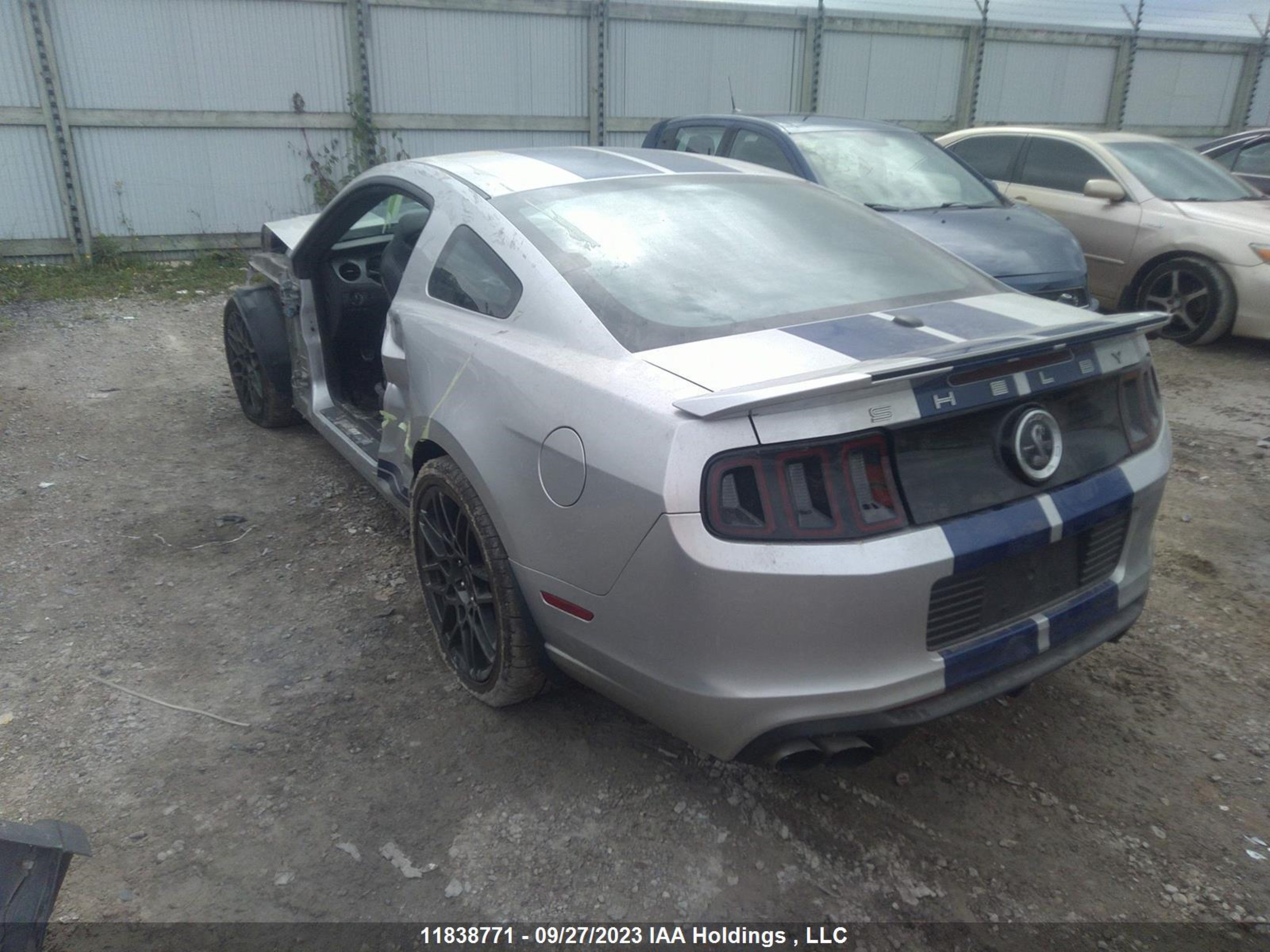 Photo 2 VIN: 1ZVBP8JZ4E5244211 - FORD MUSTANG 