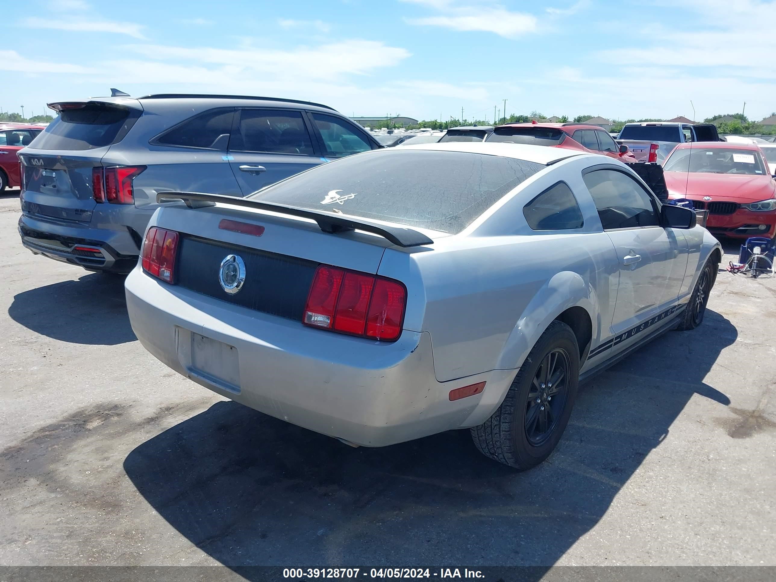 Photo 3 VIN: 1ZVFT80N055112915 - FORD MUSTANG 