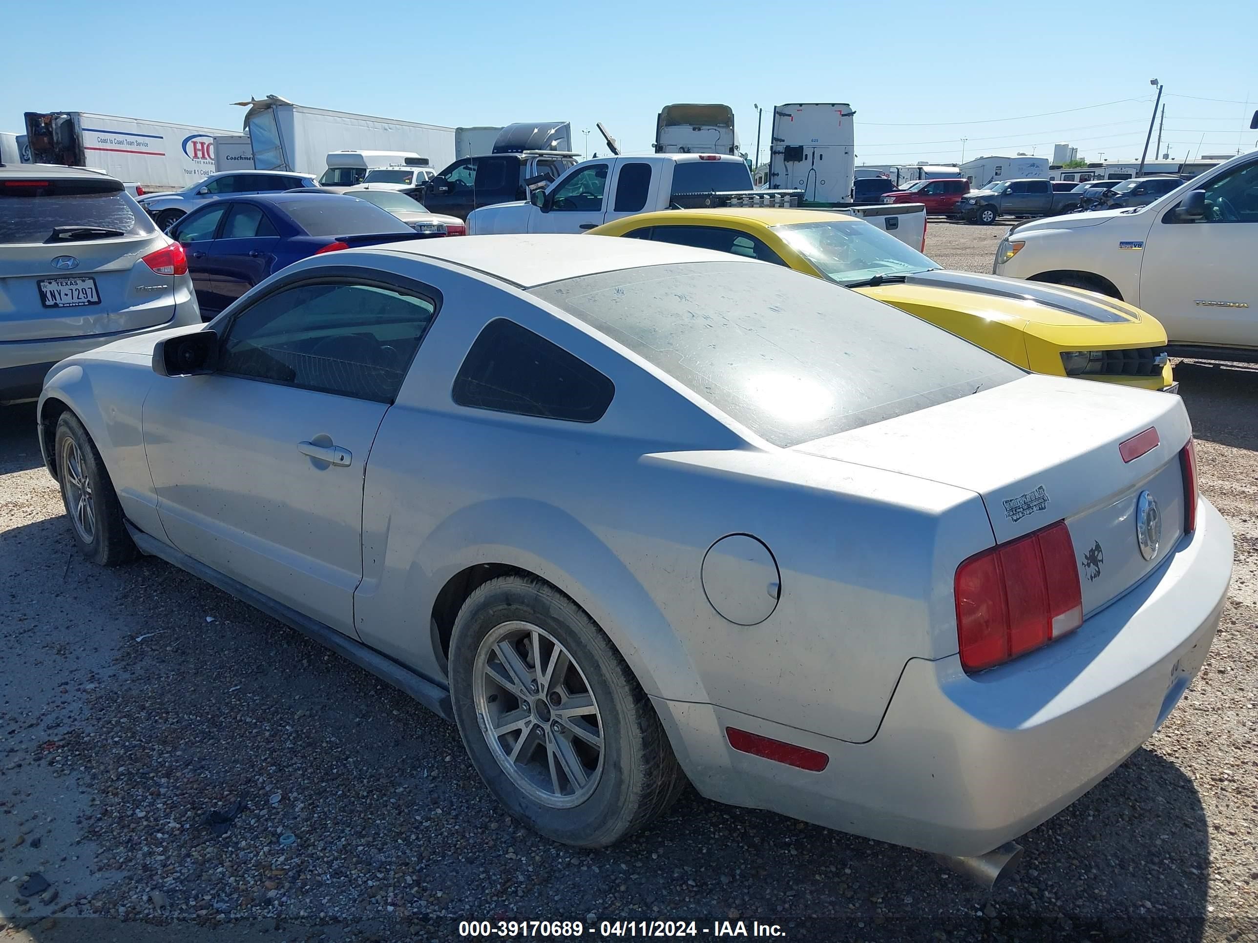 Photo 2 VIN: 1ZVFT80N055120920 - FORD MUSTANG 