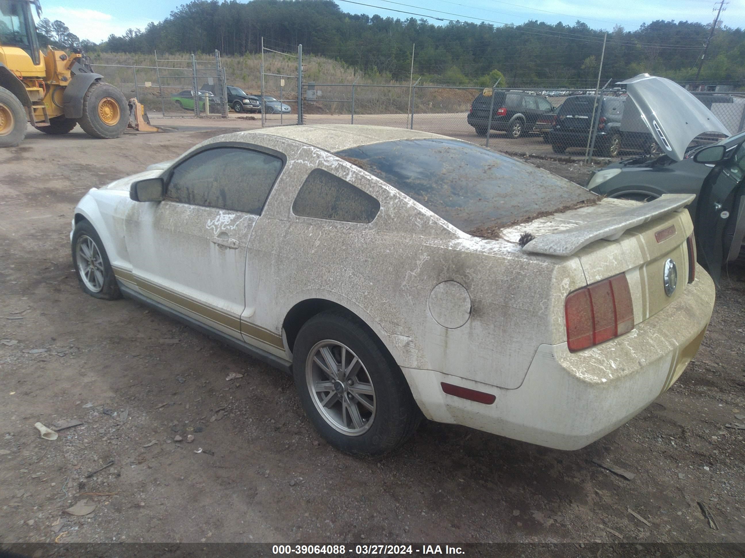 Photo 2 VIN: 1ZVFT80N055159782 - FORD MUSTANG 