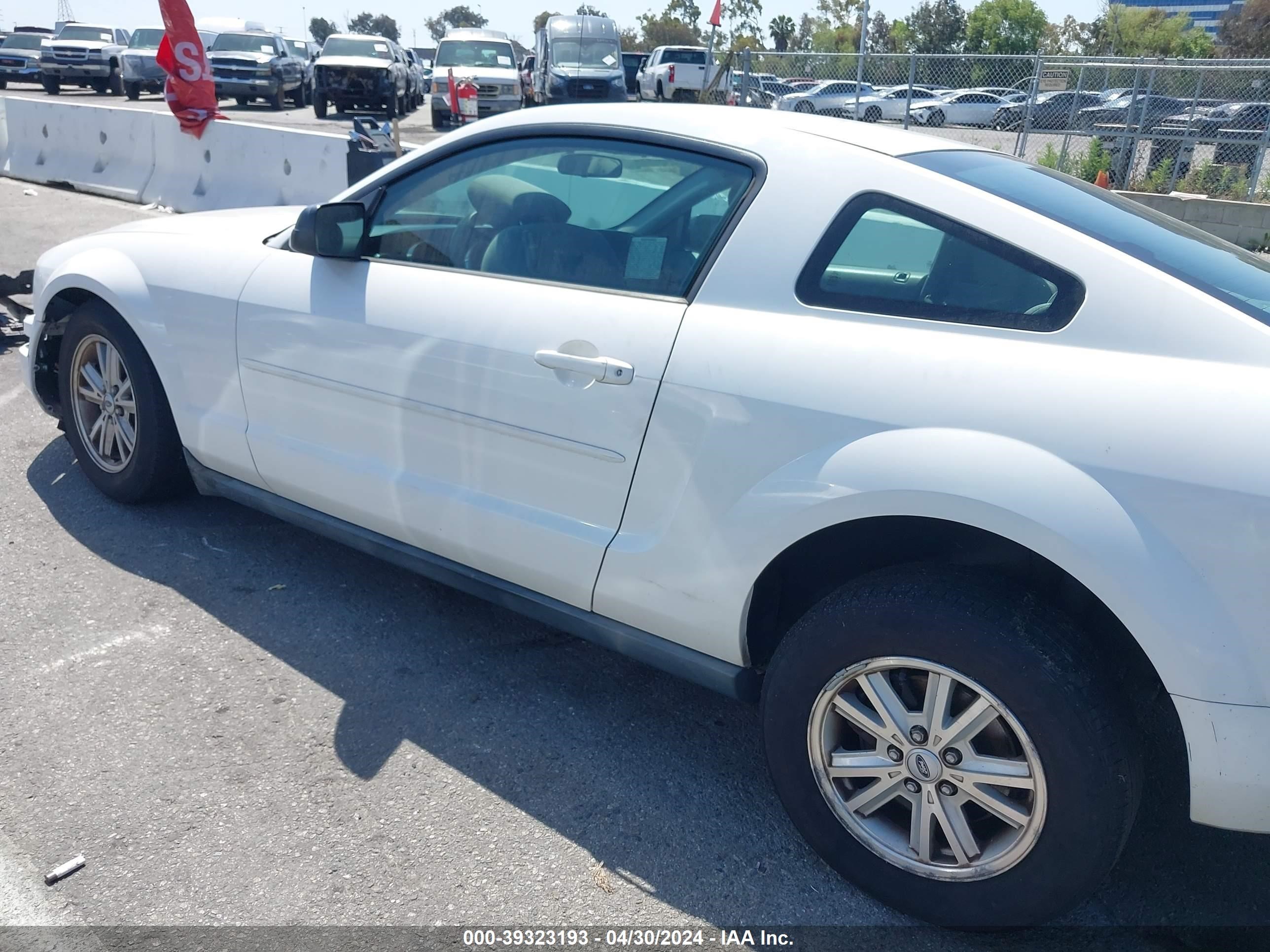 Photo 13 VIN: 1ZVFT80N065189446 - FORD MUSTANG 