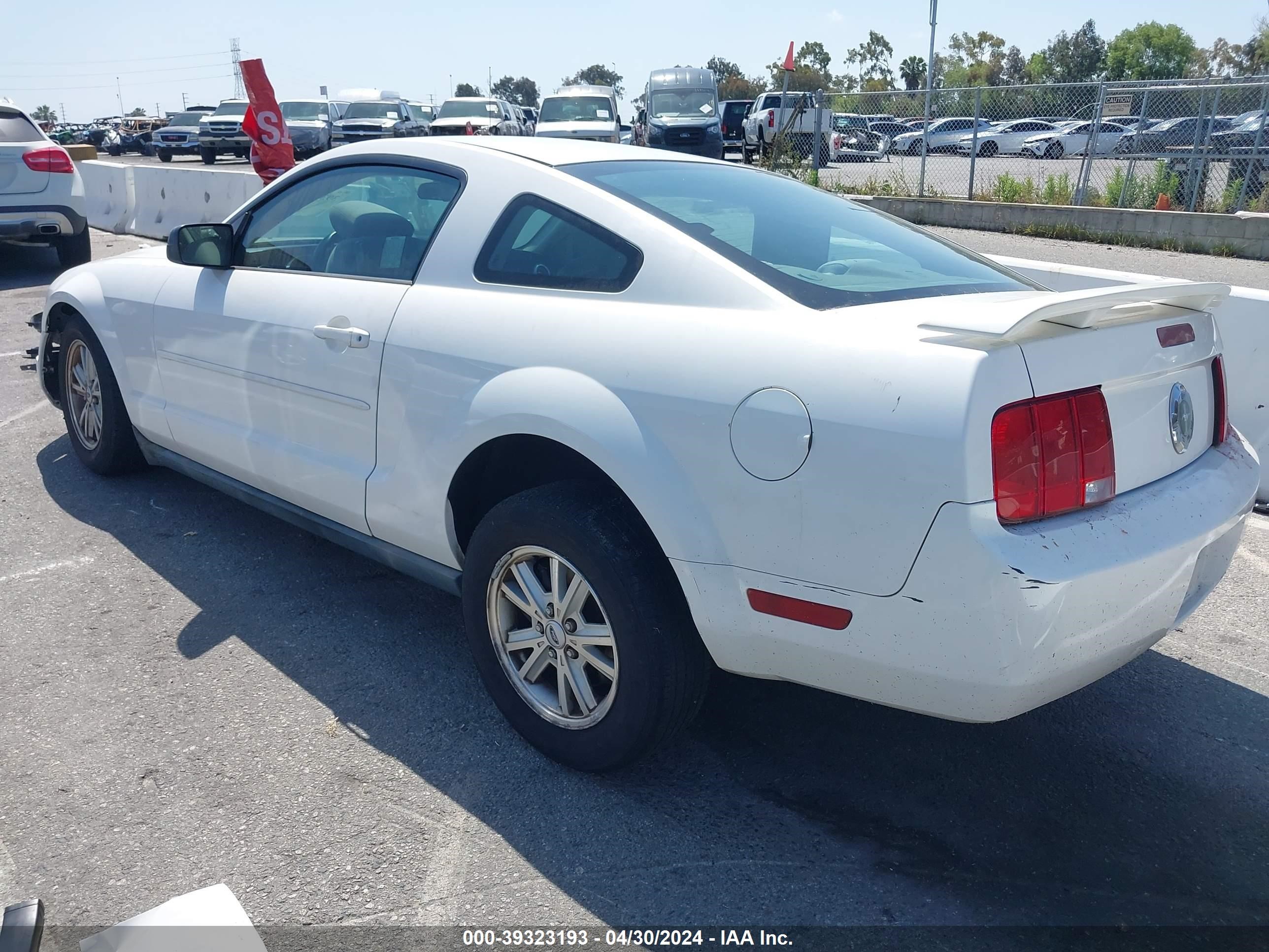 Photo 2 VIN: 1ZVFT80N065189446 - FORD MUSTANG 