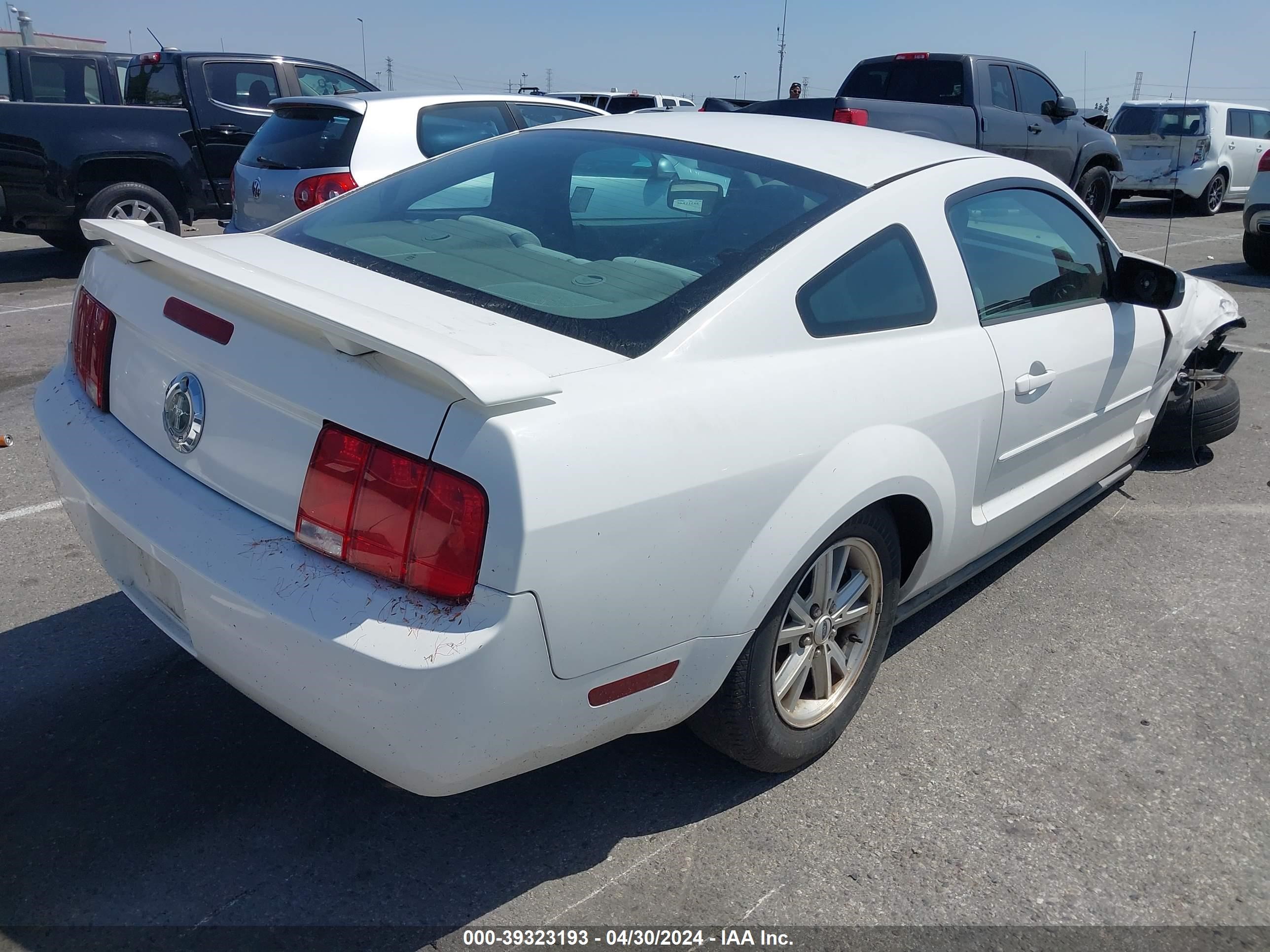 Photo 3 VIN: 1ZVFT80N065189446 - FORD MUSTANG 