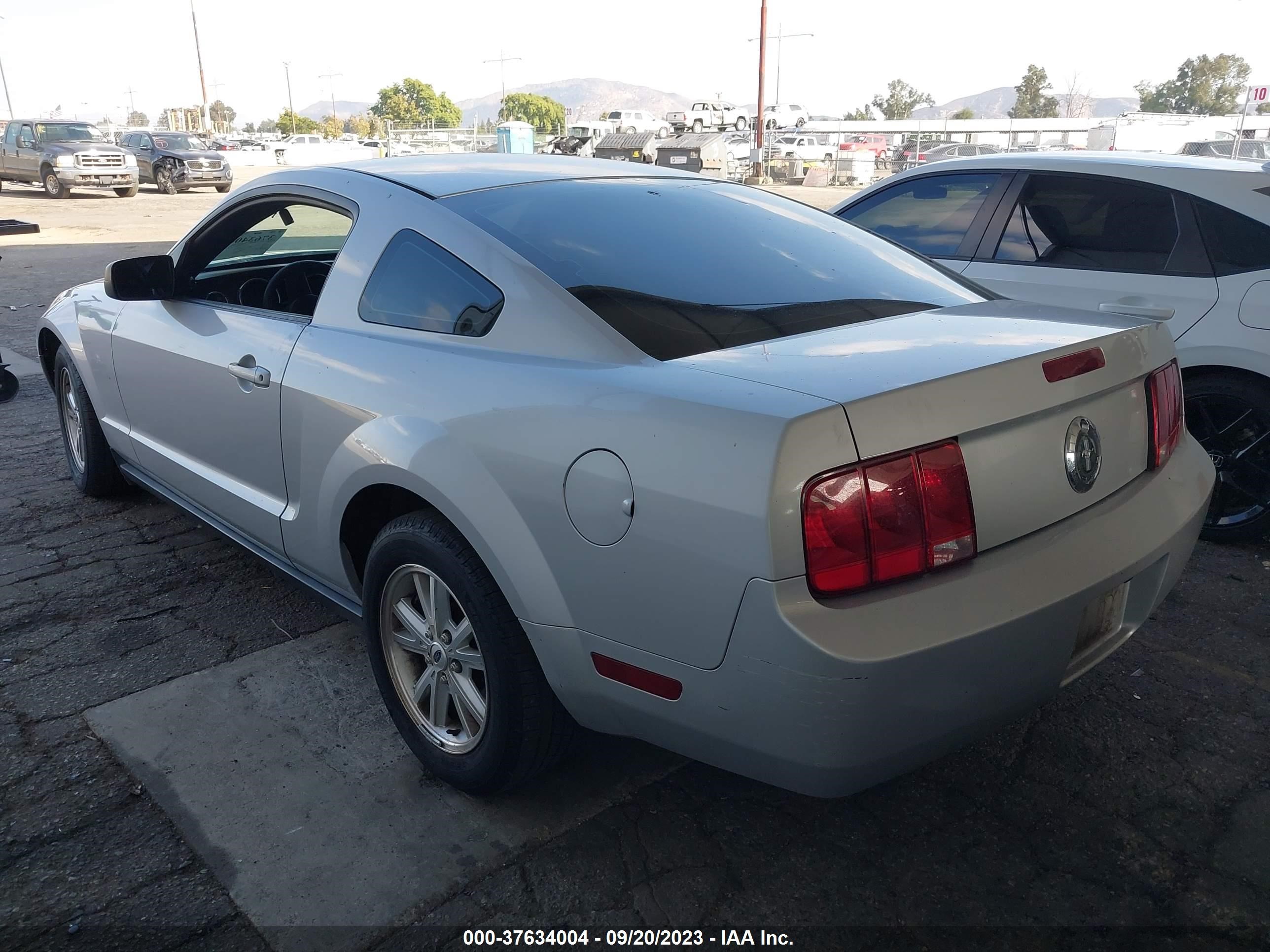 Photo 2 VIN: 1ZVFT80N075266849 - FORD MUSTANG 