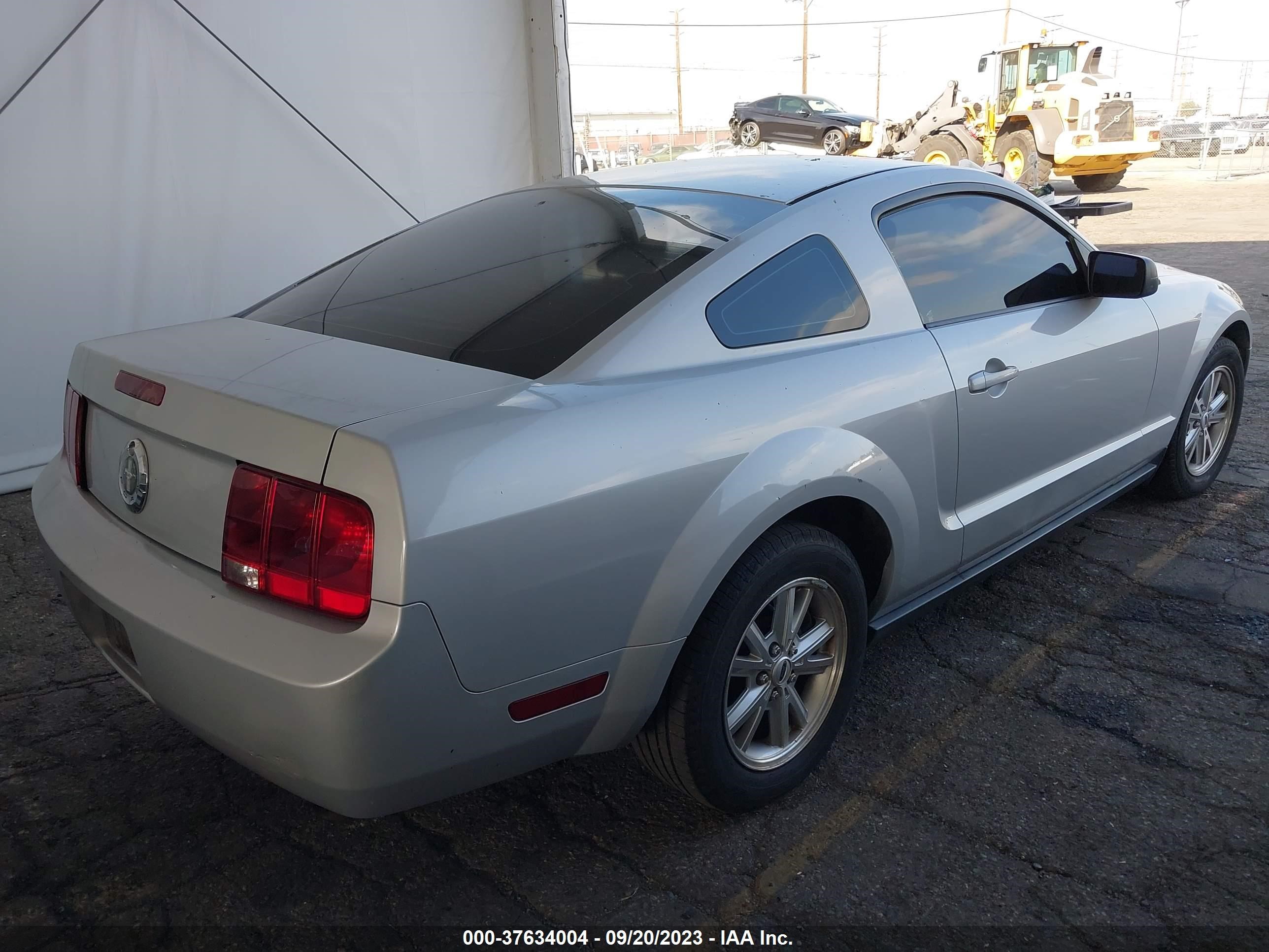 Photo 3 VIN: 1ZVFT80N075266849 - FORD MUSTANG 