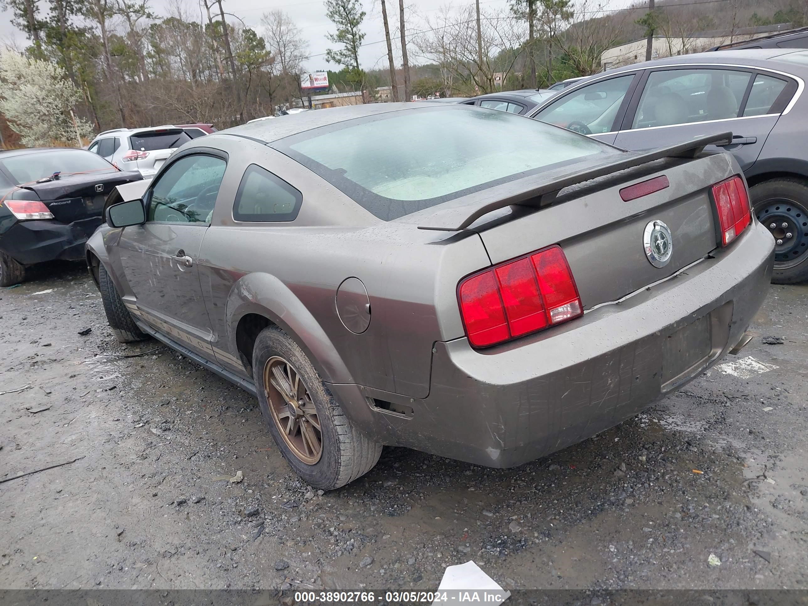 Photo 2 VIN: 1ZVFT80N155192337 - FORD MUSTANG 