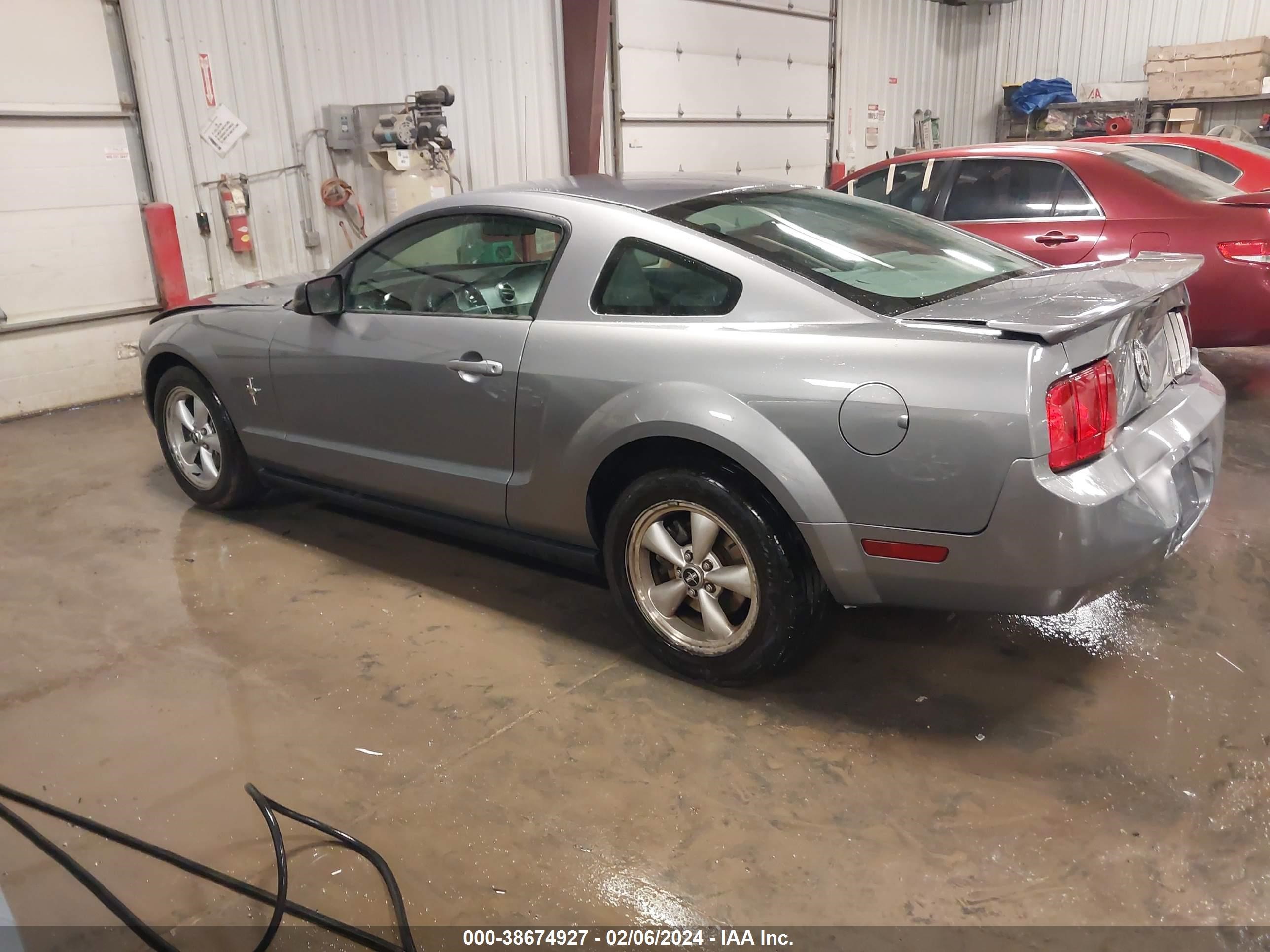 Photo 2 VIN: 1ZVFT80N175242575 - FORD MUSTANG 