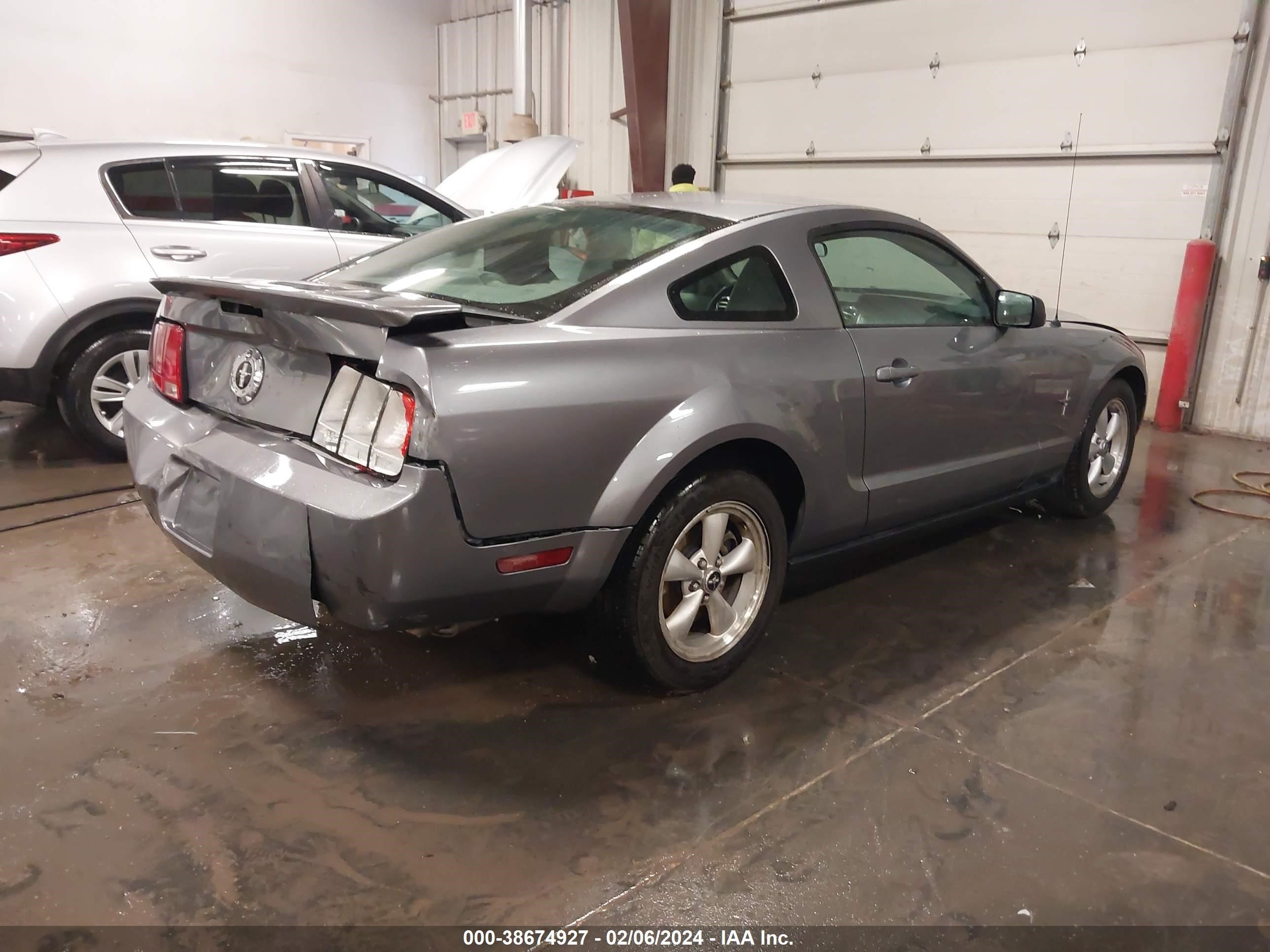 Photo 3 VIN: 1ZVFT80N175242575 - FORD MUSTANG 