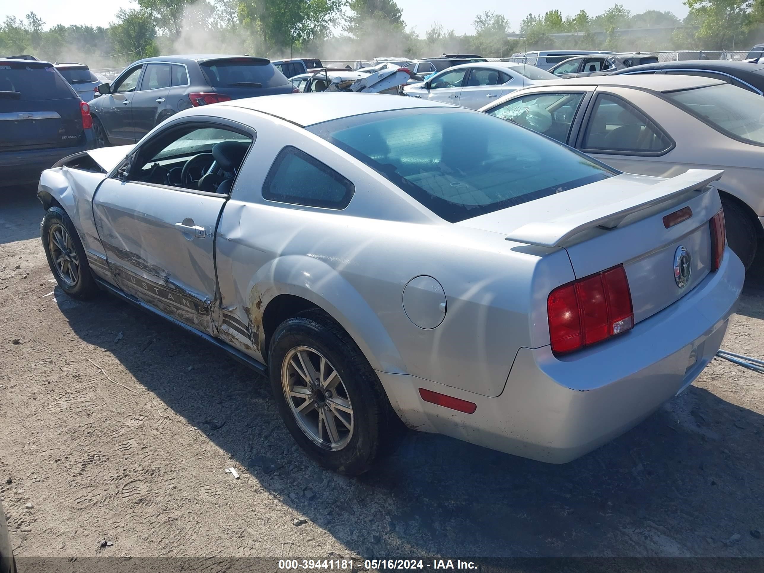 Photo 2 VIN: 1ZVFT80N255248902 - FORD MUSTANG 