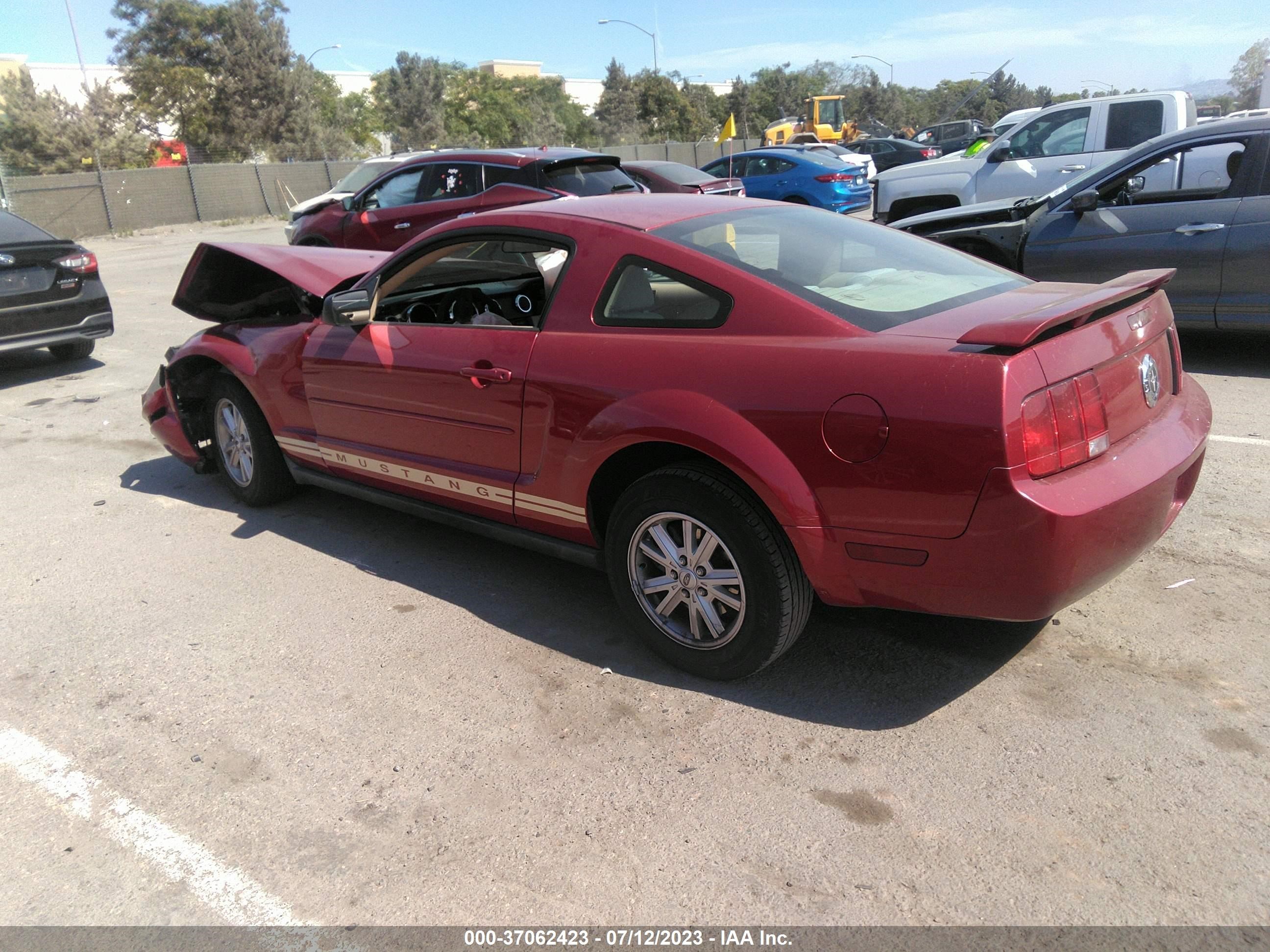 Photo 2 VIN: 1ZVFT80N355138974 - FORD MUSTANG 