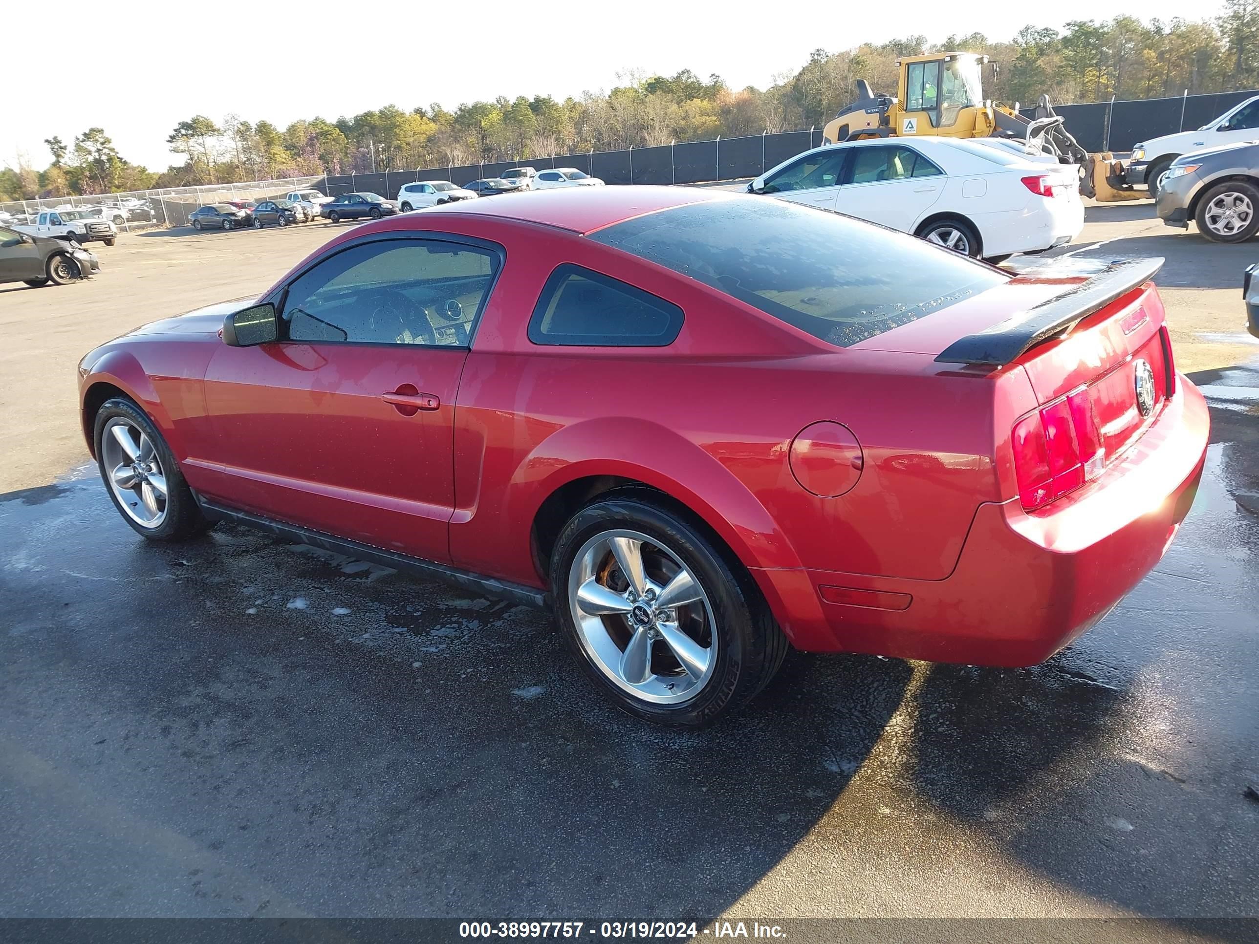 Photo 2 VIN: 1ZVFT80N355165947 - FORD MUSTANG 