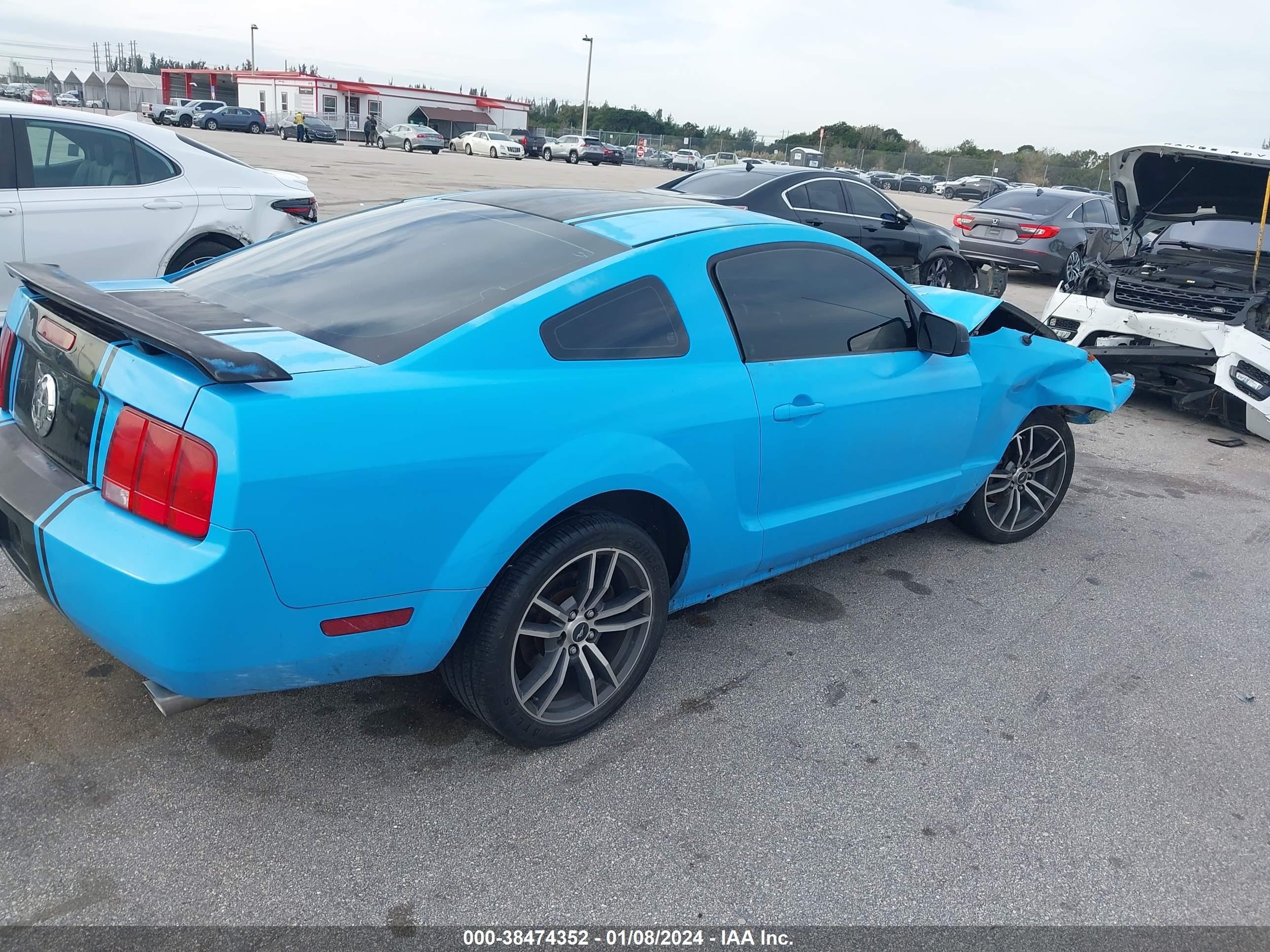 Photo 3 VIN: 1ZVFT80N355166385 - FORD MUSTANG 