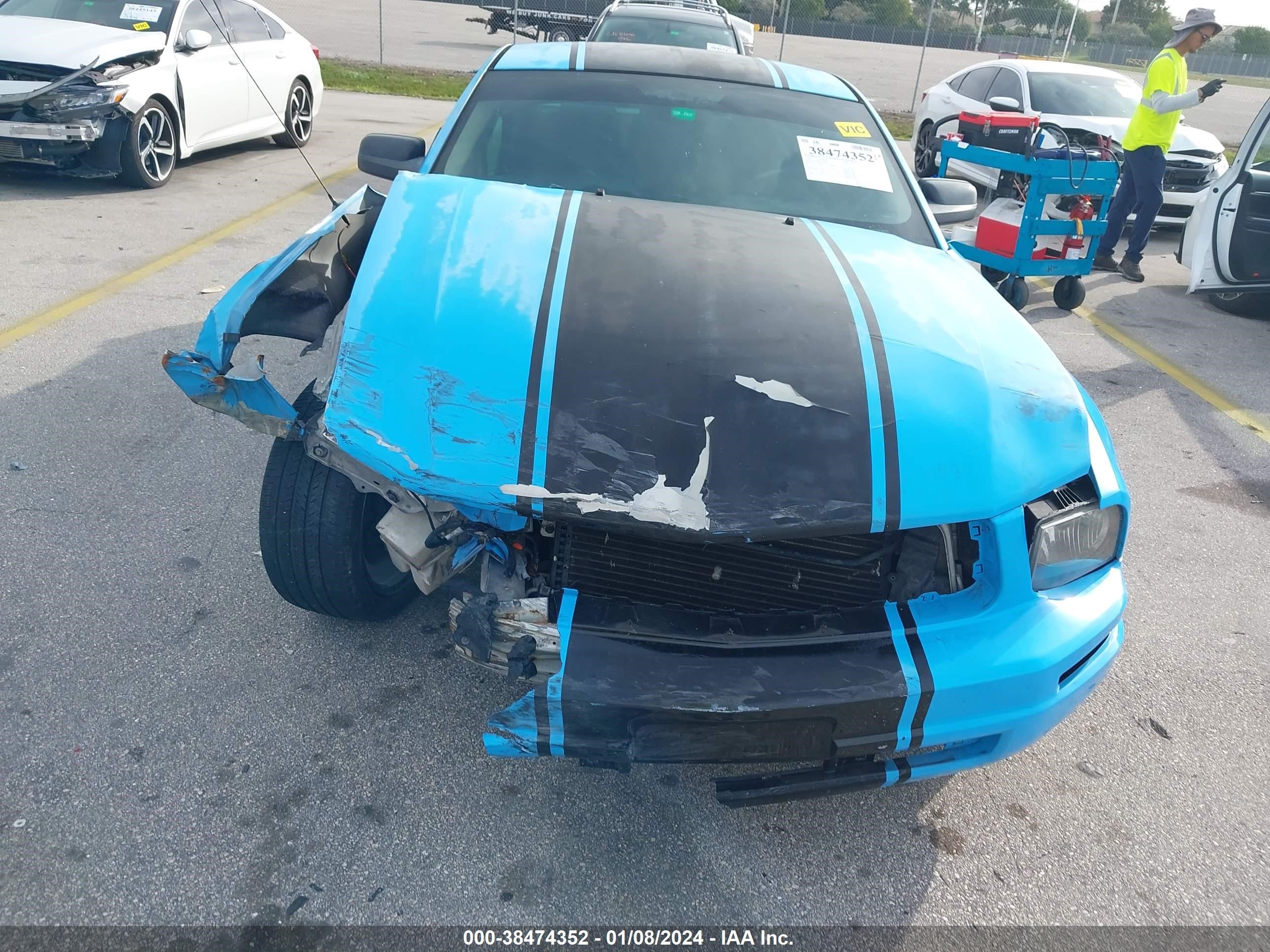 Photo 5 VIN: 1ZVFT80N355166385 - FORD MUSTANG 