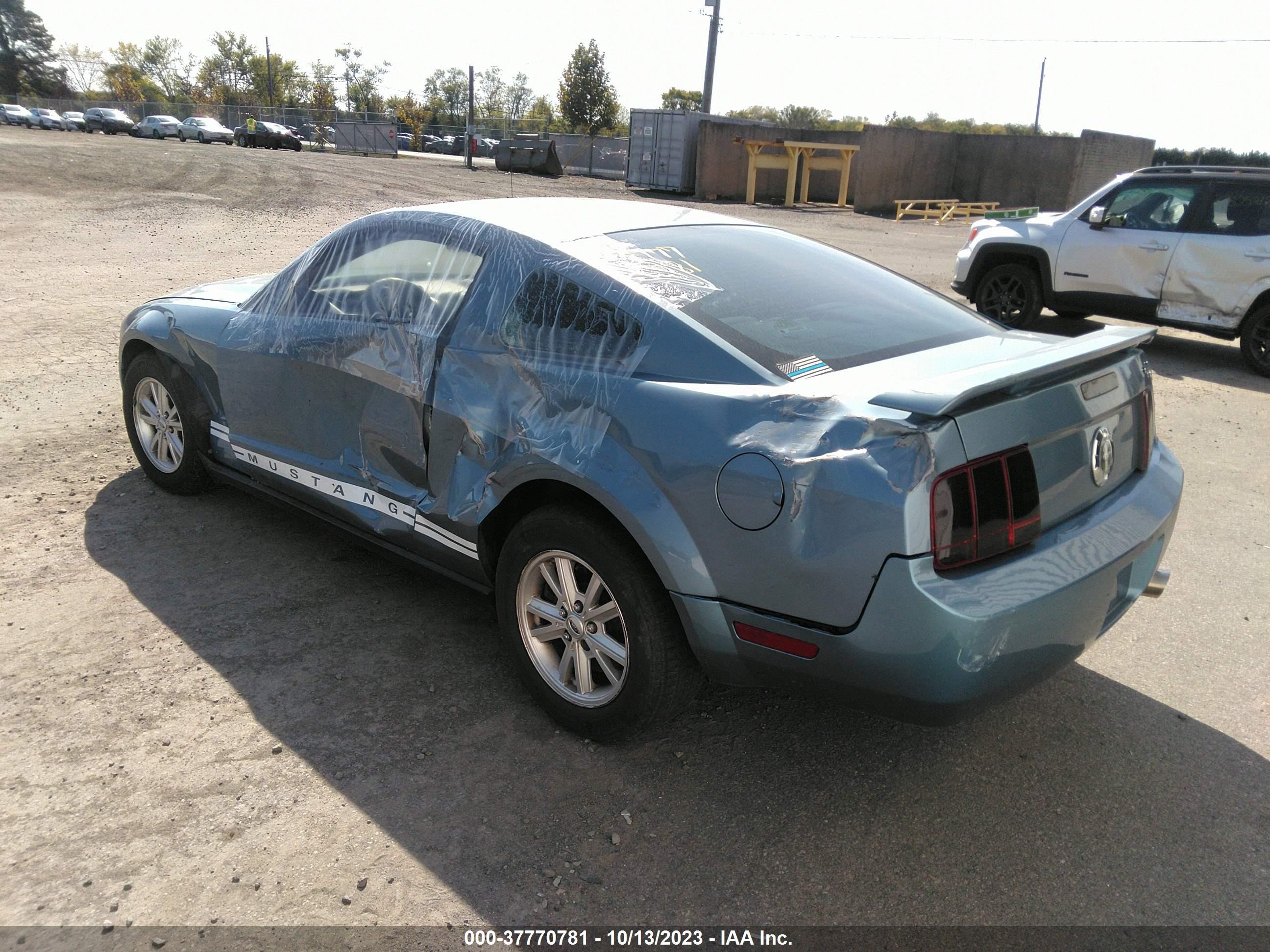 Photo 2 VIN: 1ZVFT80N355234989 - FORD MUSTANG 