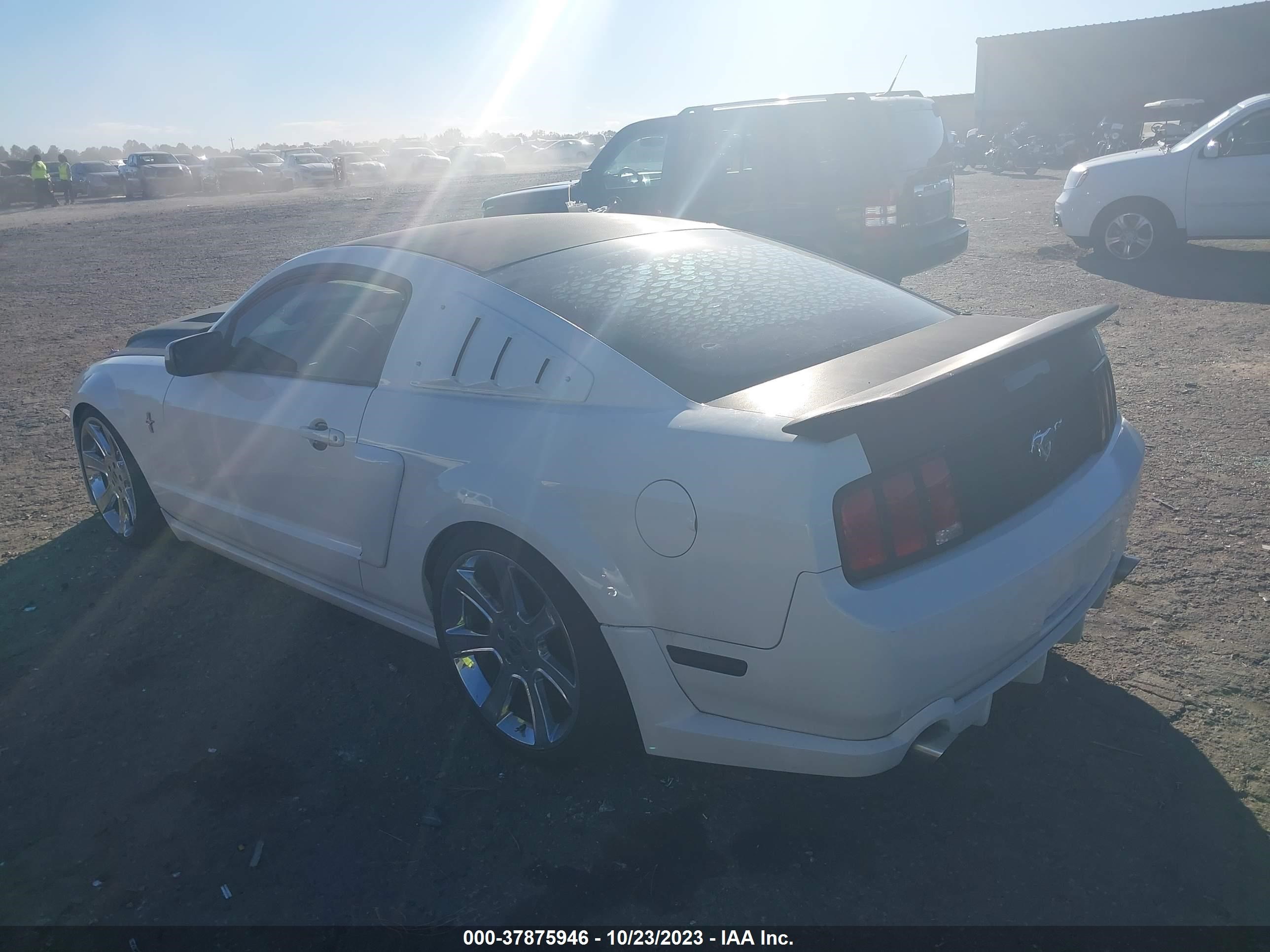 Photo 2 VIN: 1ZVFT80N455143486 - FORD MUSTANG 