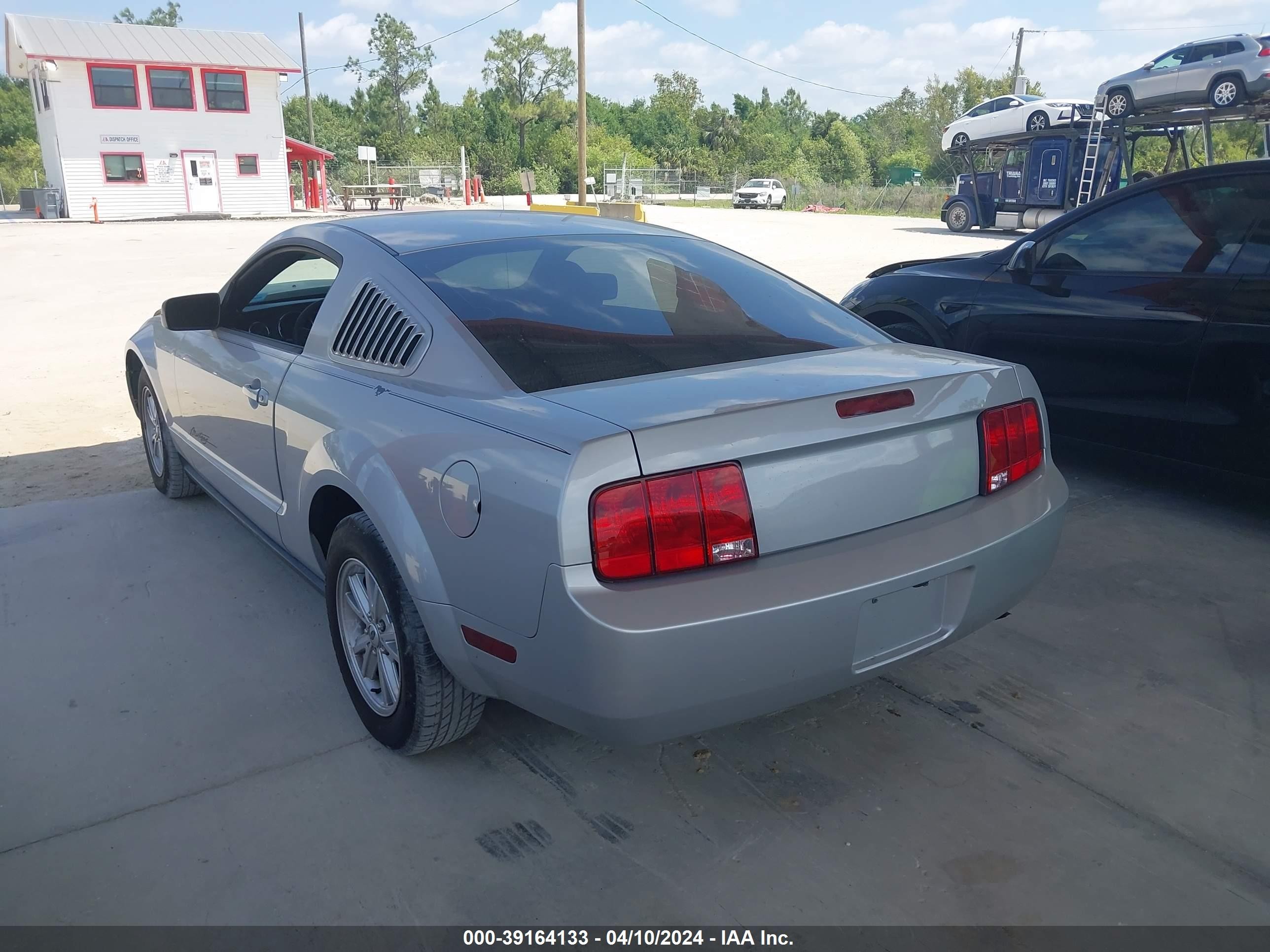 Photo 2 VIN: 1ZVFT80N655137558 - FORD MUSTANG 