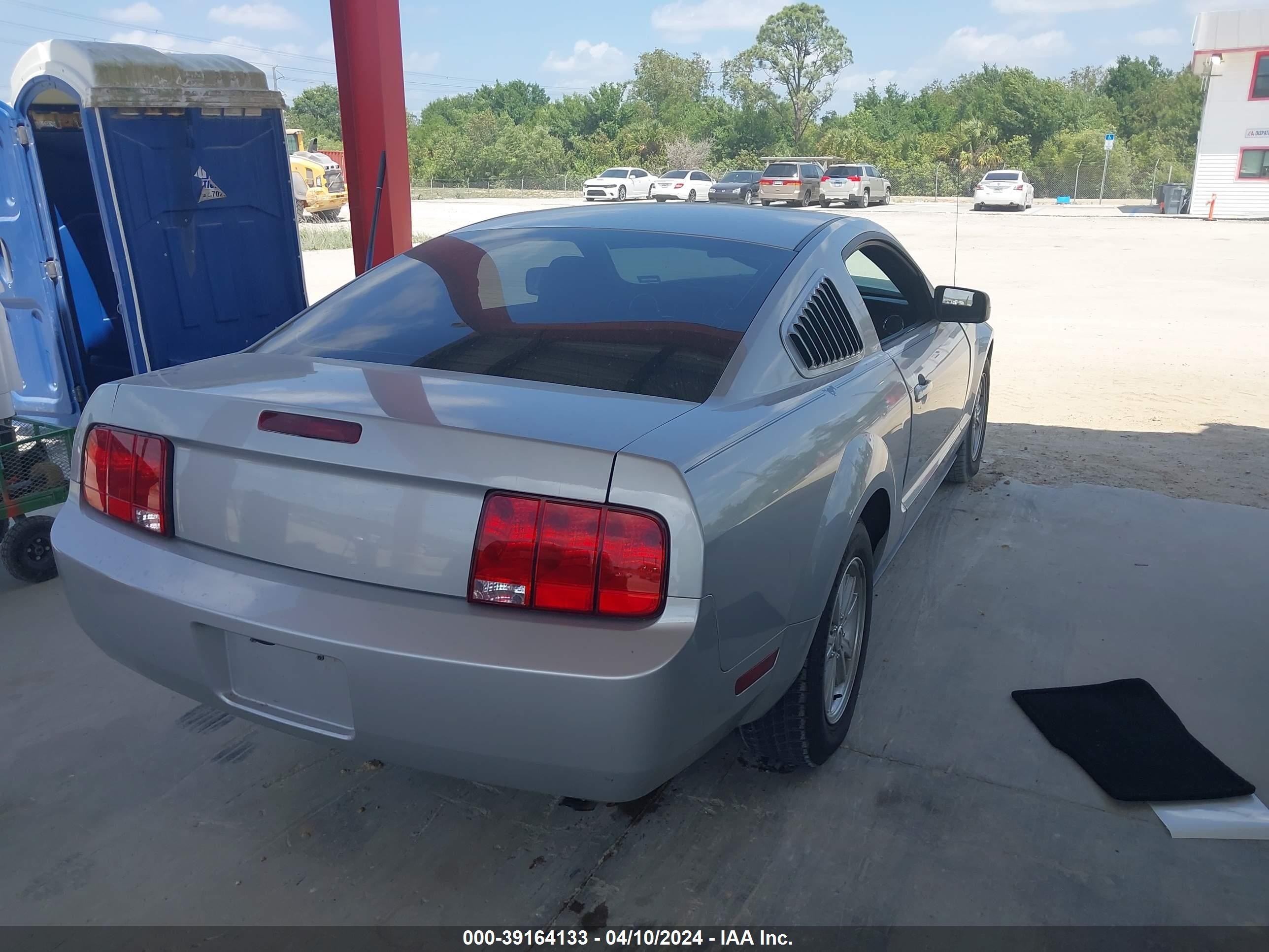 Photo 3 VIN: 1ZVFT80N655137558 - FORD MUSTANG 