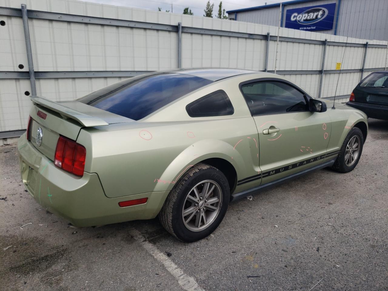 Photo 2 VIN: 1ZVFT80N655233335 - FORD MUSTANG 