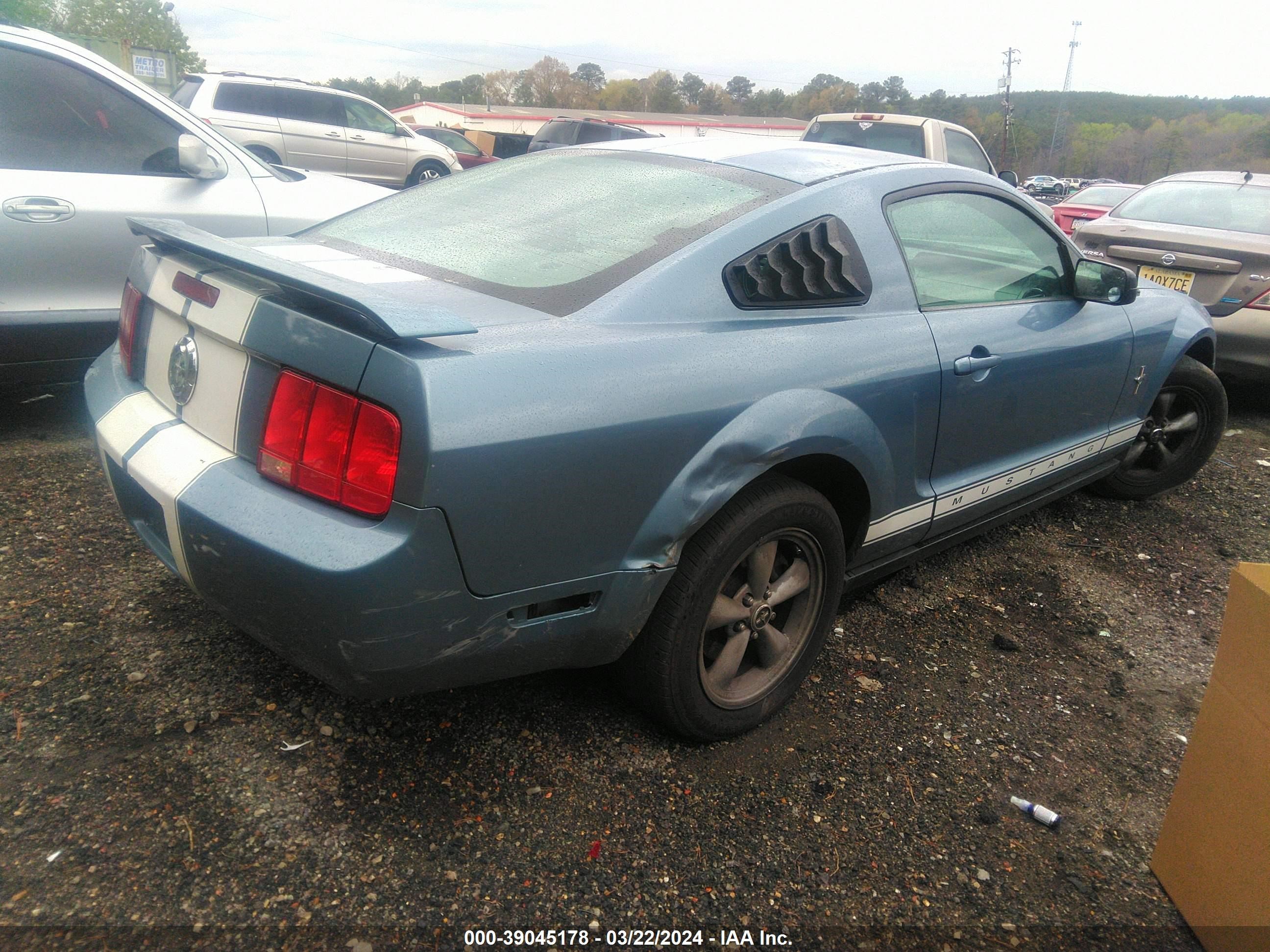 Photo 3 VIN: 1ZVFT80N665186812 - FORD MUSTANG 