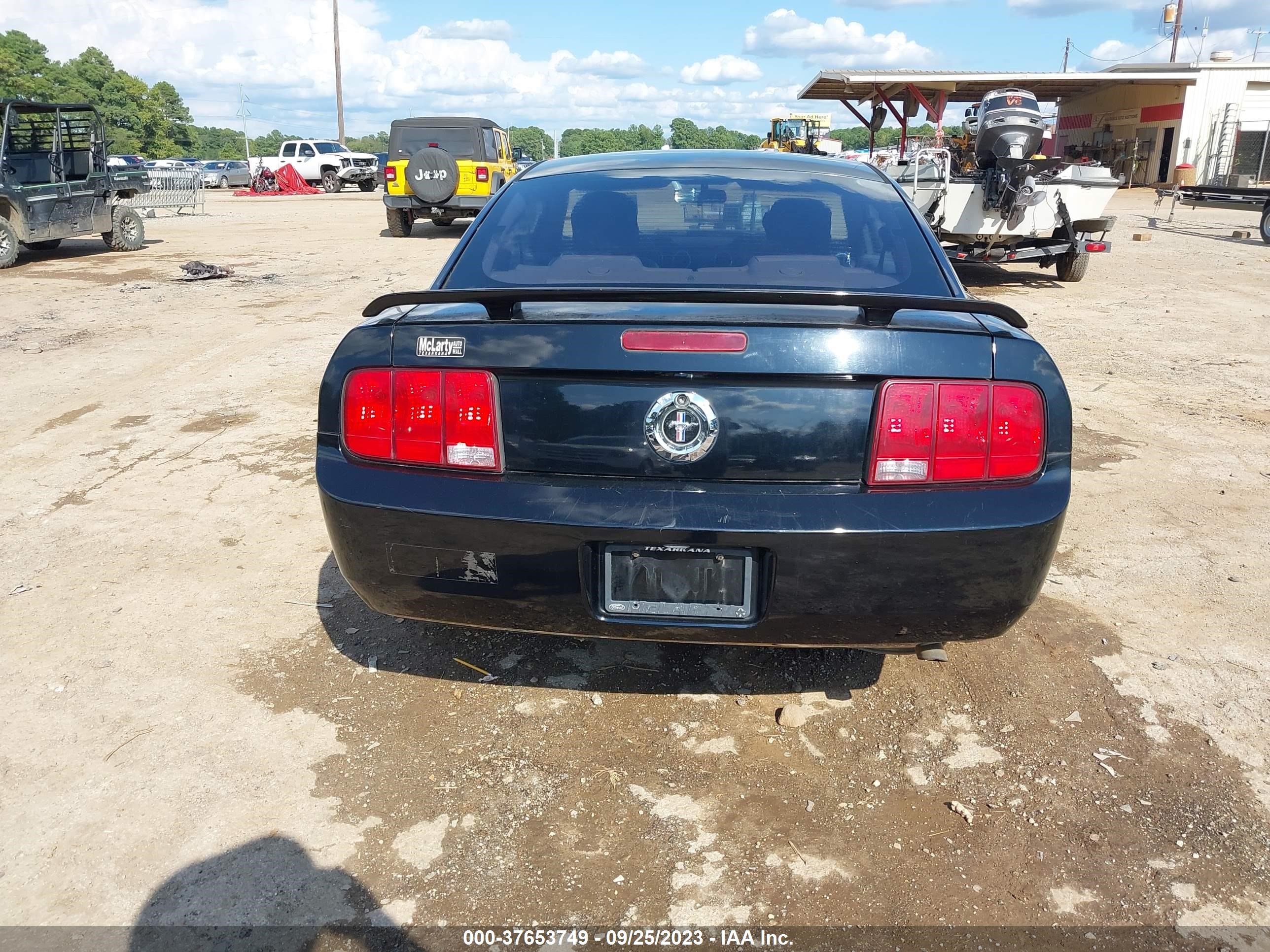 Photo 16 VIN: 1ZVFT80N855142745 - FORD MUSTANG 