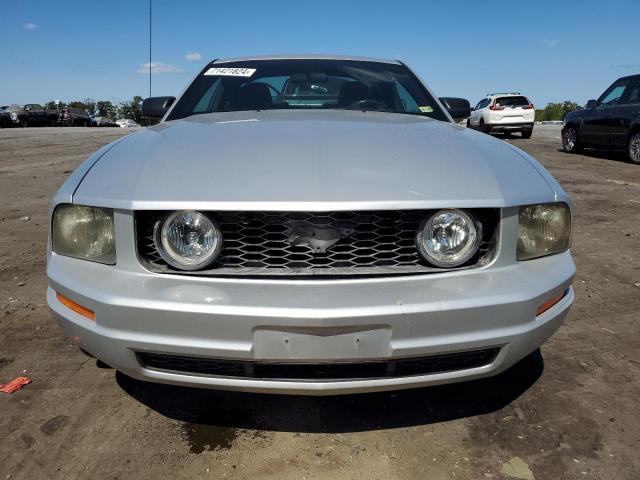 Photo 4 VIN: 1ZVFT80N855239251 - FORD MUSTANG 