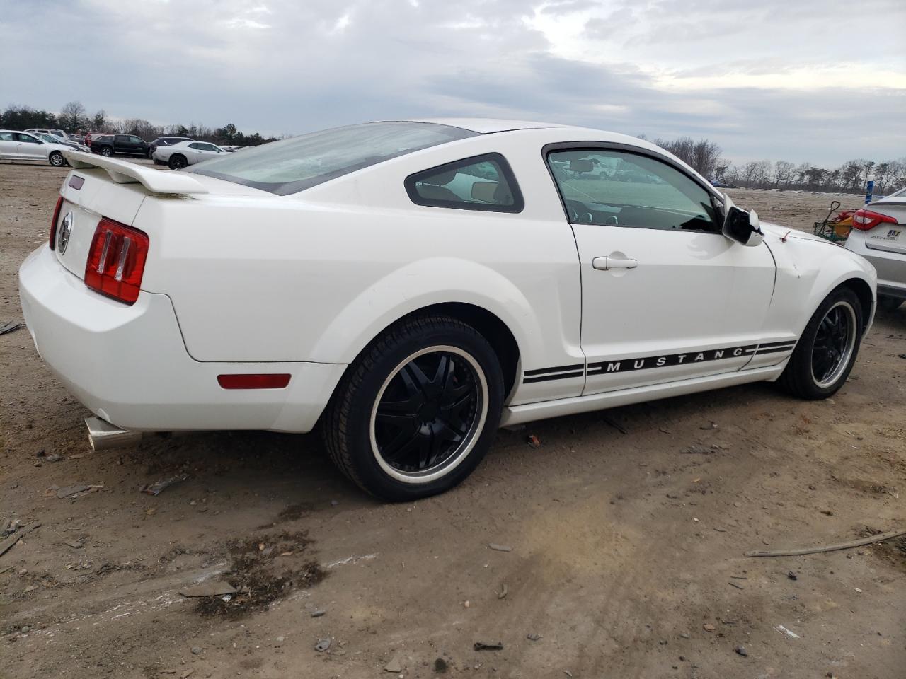 Photo 2 VIN: 1ZVFT80N865116860 - FORD MUSTANG 