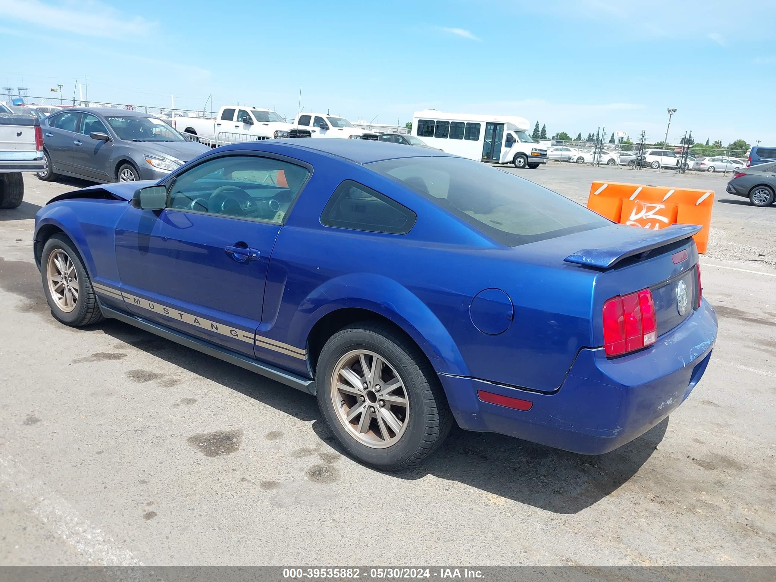 Photo 2 VIN: 1ZVFT80N955176421 - FORD MUSTANG 