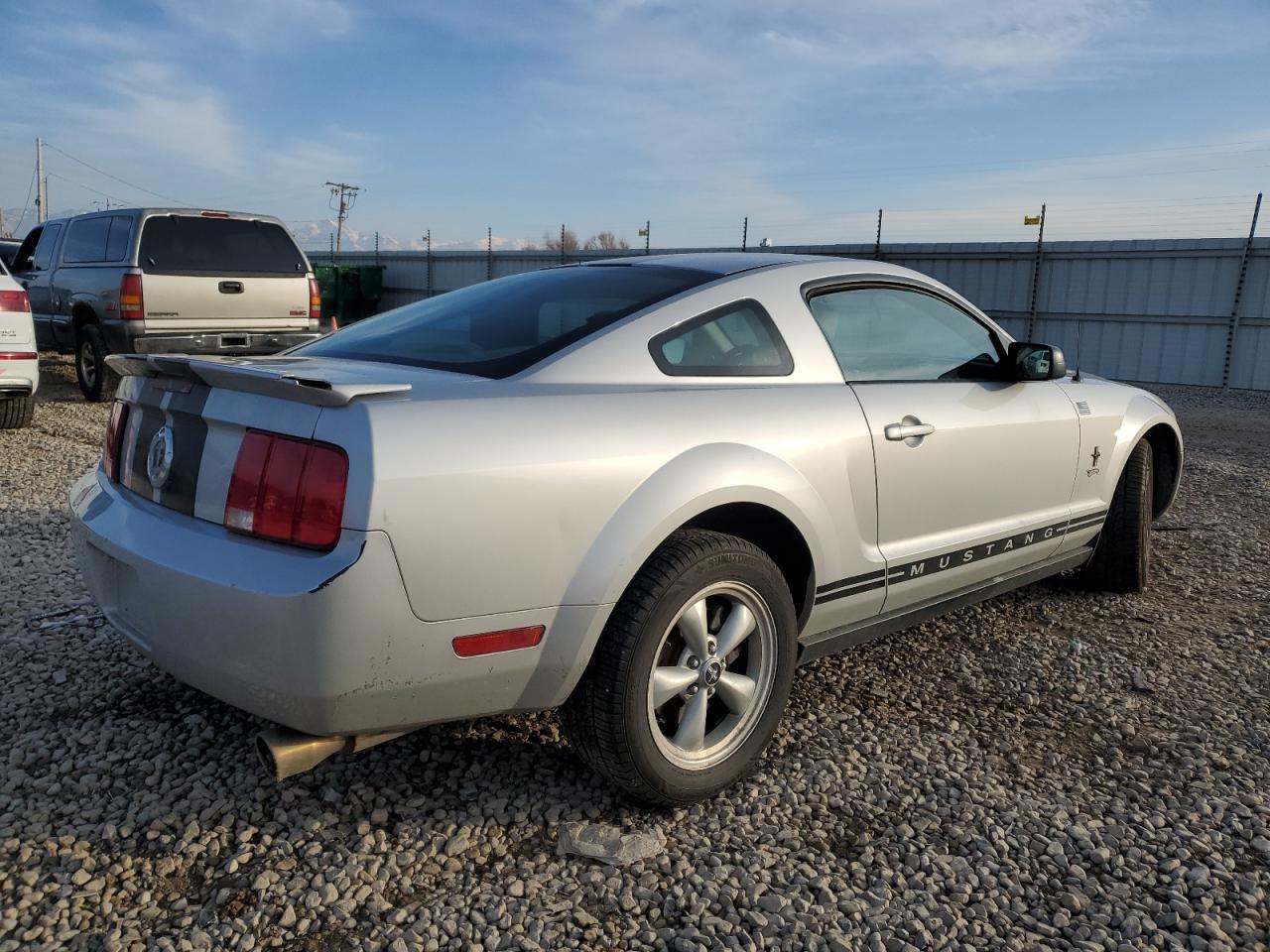 Photo 2 VIN: 1ZVFT80N975210795 - FORD MUSTANG 