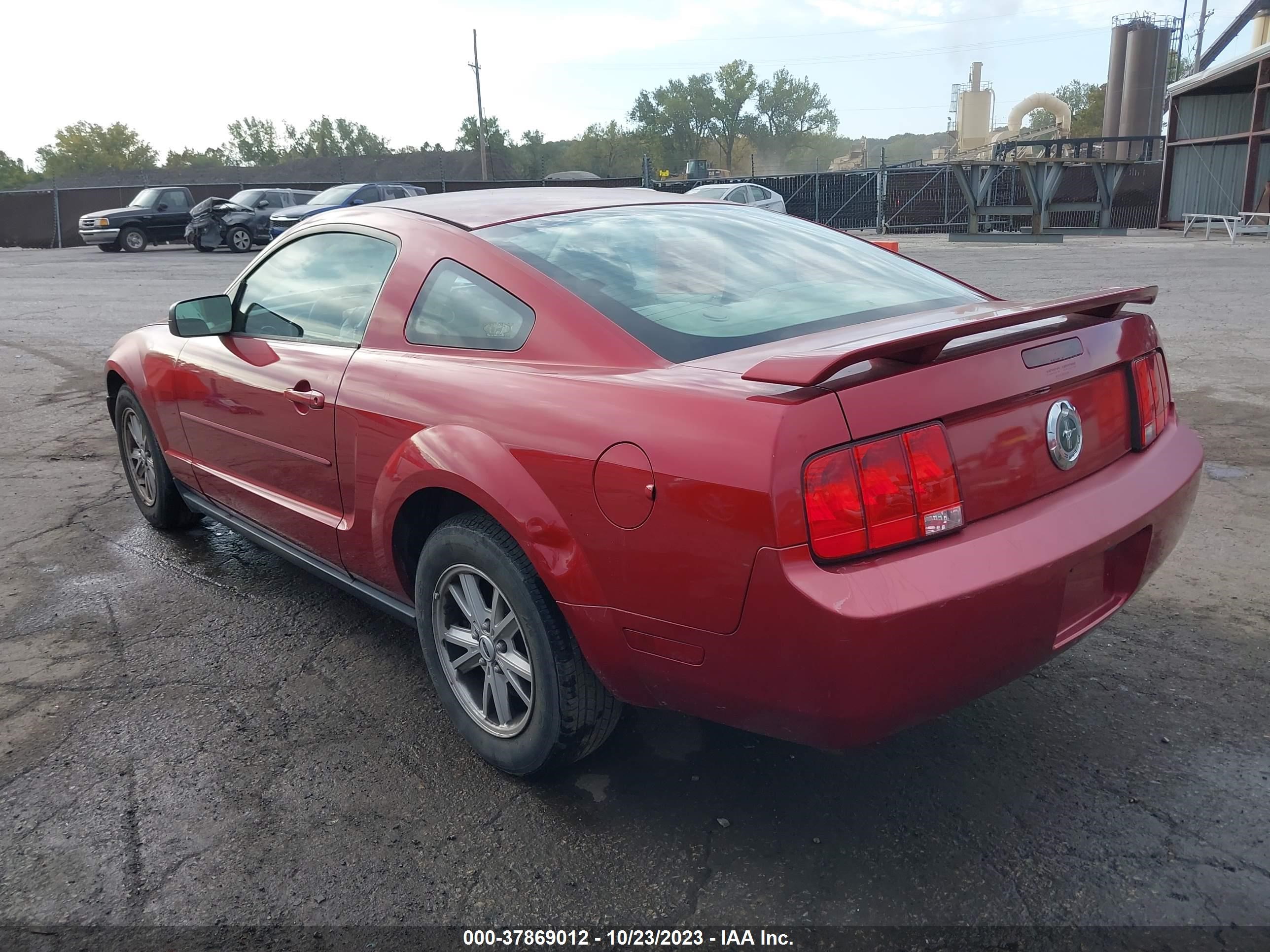 Photo 2 VIN: 1ZVFT80NX55115448 - FORD MUSTANG 