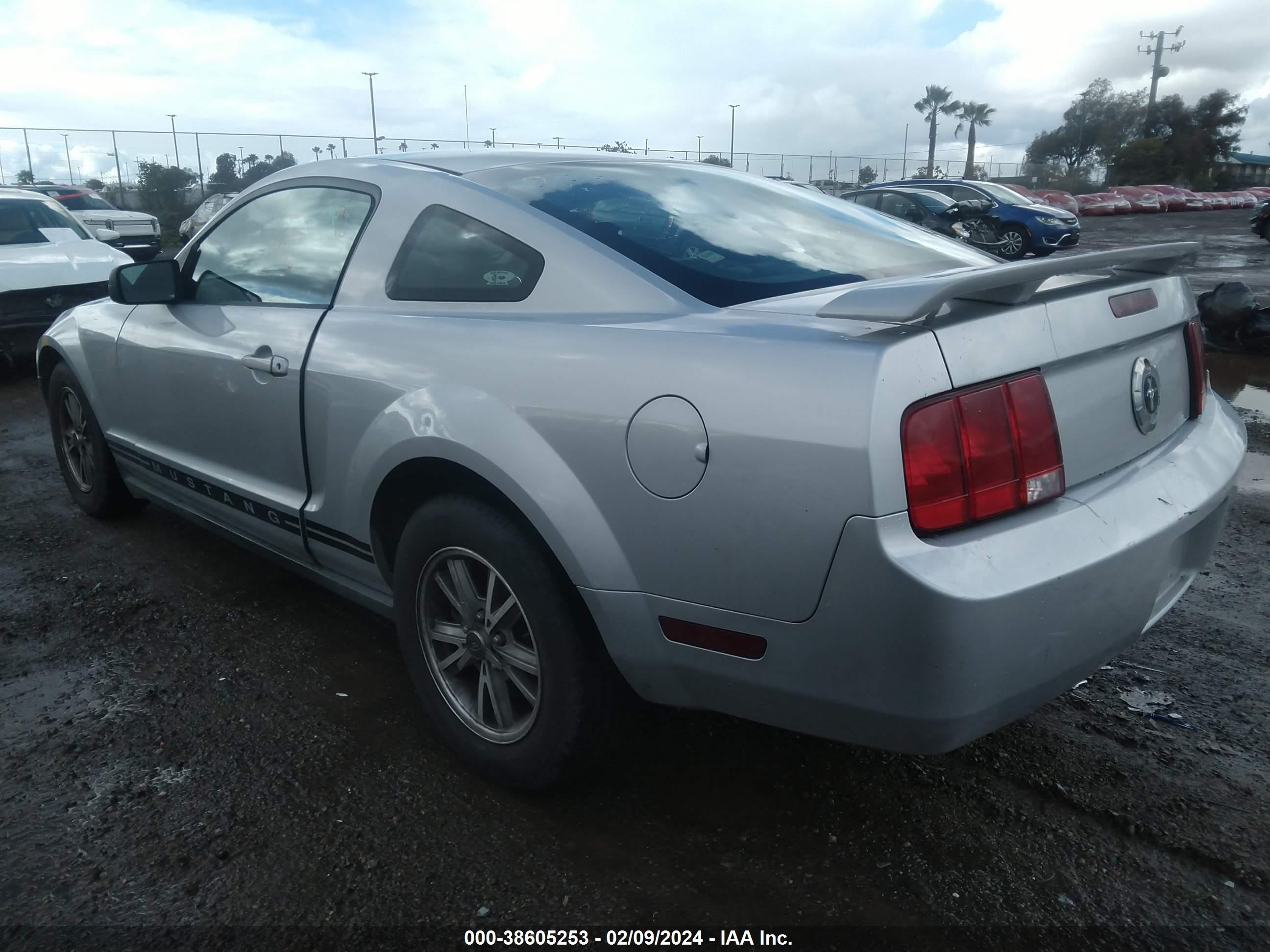 Photo 2 VIN: 1ZVFT80NX55130130 - FORD MUSTANG 