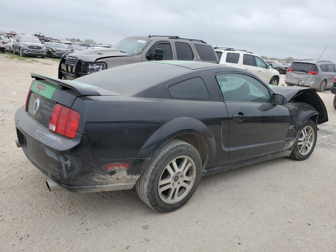 Photo 2 VIN: 1ZVFT82H155159832 - FORD MUSTANG 