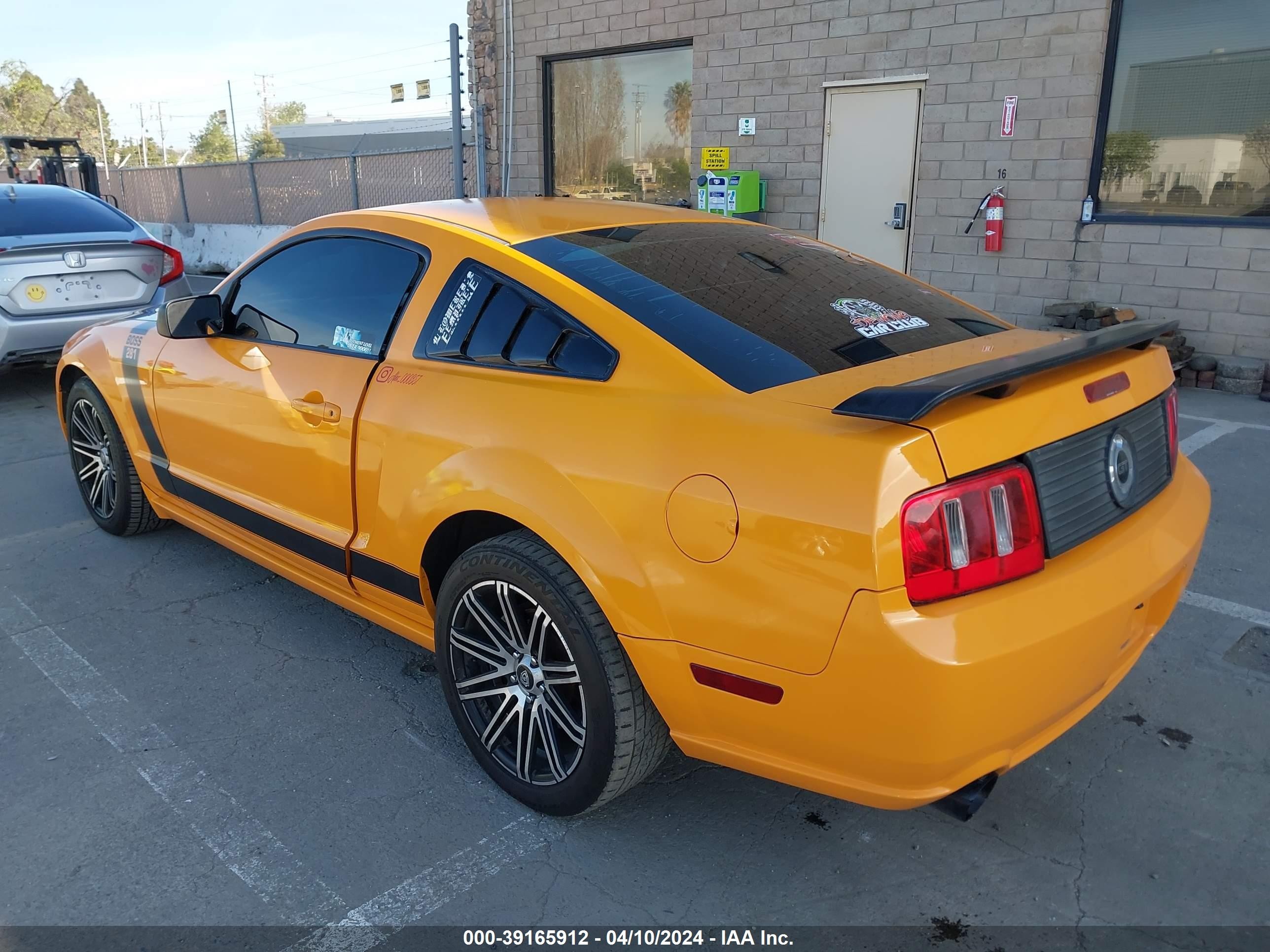 Photo 2 VIN: 1ZVFT82H175207459 - FORD MUSTANG 