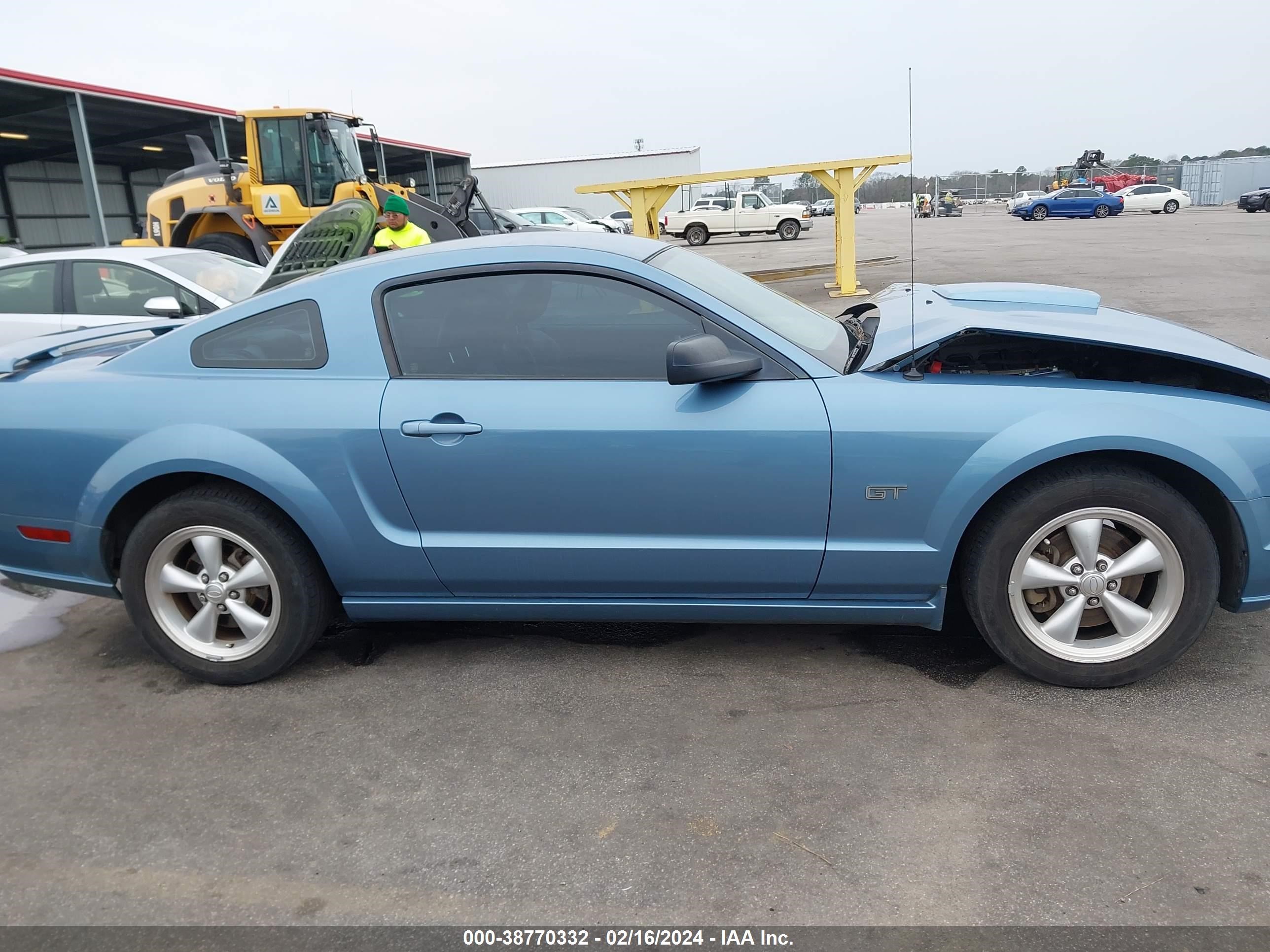 Photo 12 VIN: 1ZVFT82H275328968 - FORD MUSTANG 