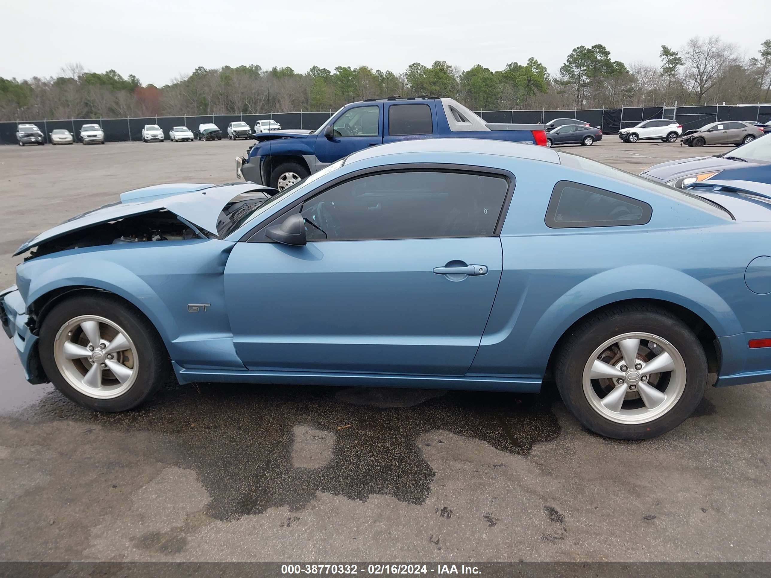 Photo 13 VIN: 1ZVFT82H275328968 - FORD MUSTANG 