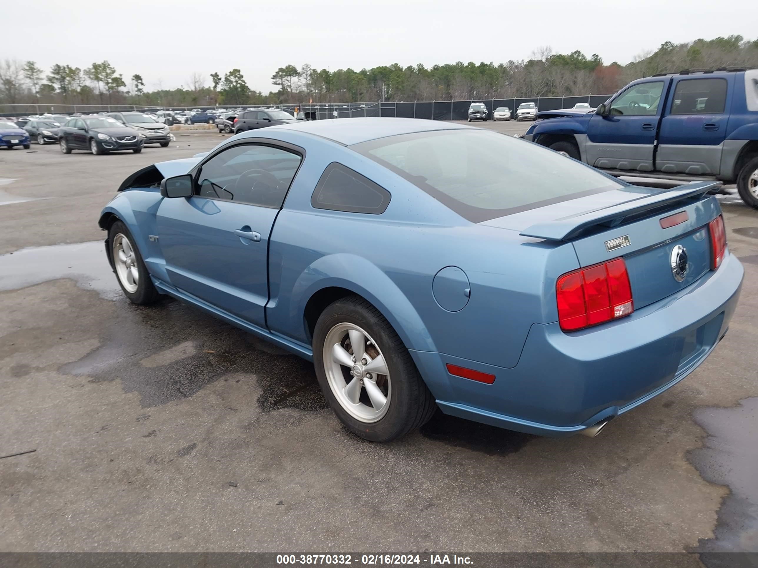 Photo 2 VIN: 1ZVFT82H275328968 - FORD MUSTANG 