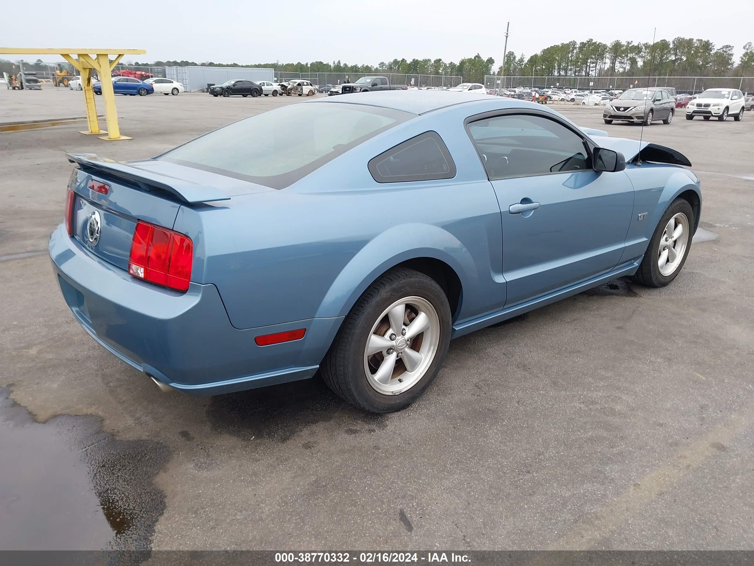 Photo 3 VIN: 1ZVFT82H275328968 - FORD MUSTANG 