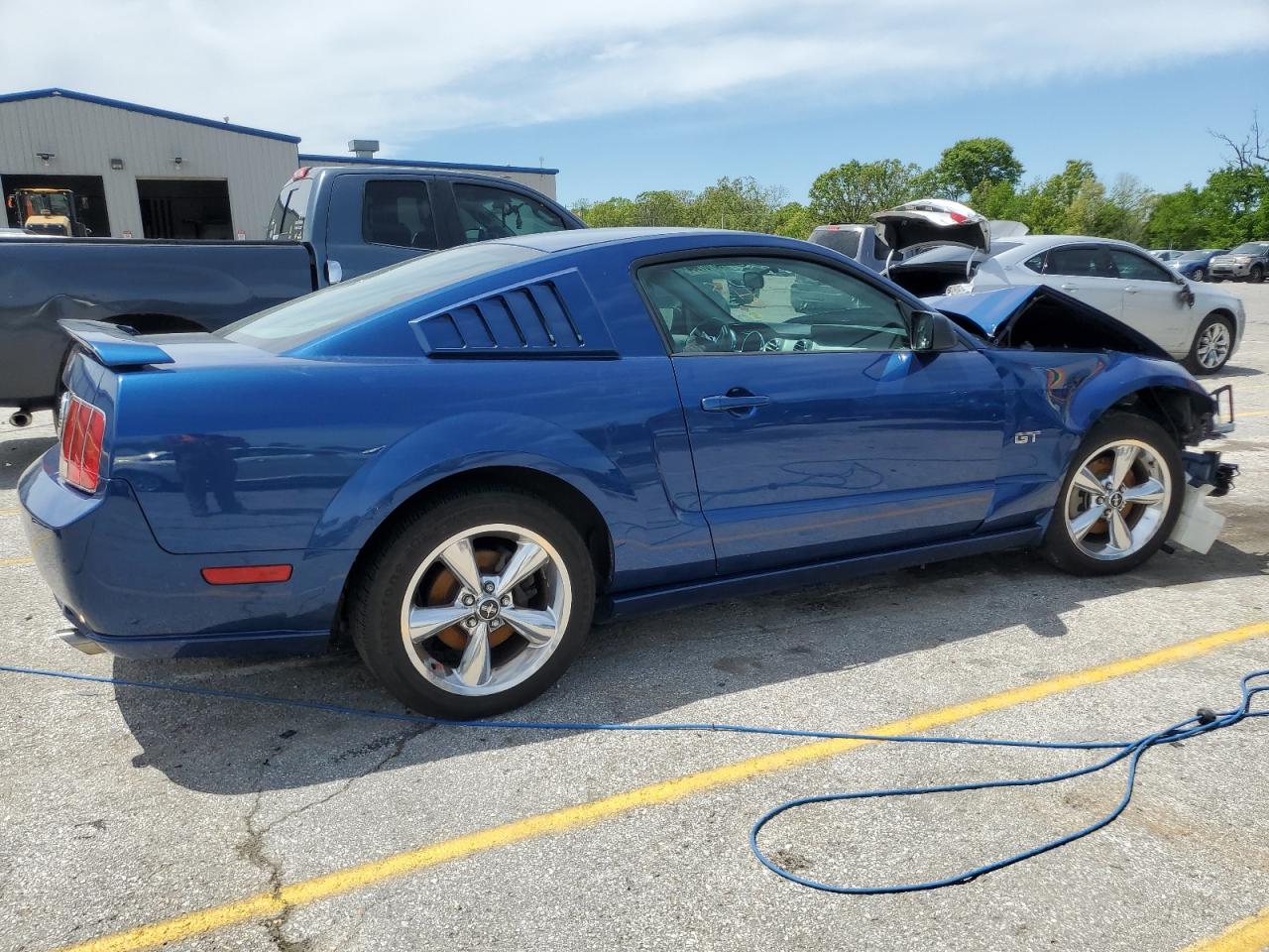 Photo 2 VIN: 1ZVFT82H365223418 - FORD MUSTANG 