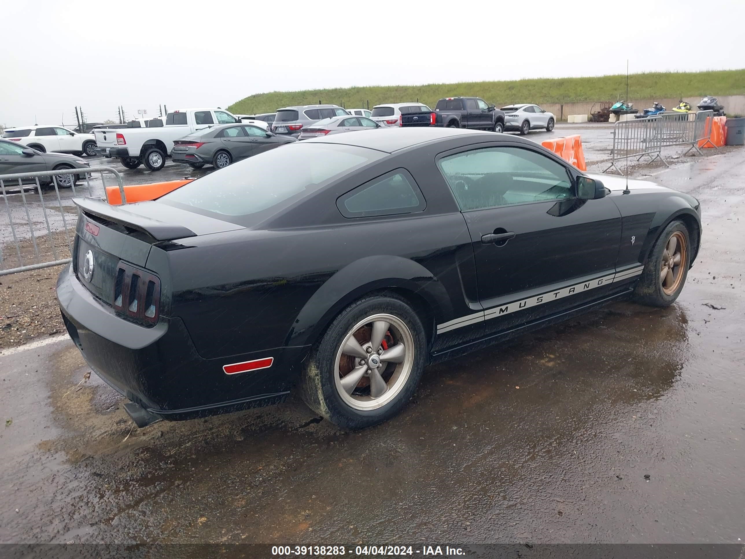 Photo 3 VIN: 1ZVFT82H365262705 - FORD MUSTANG 