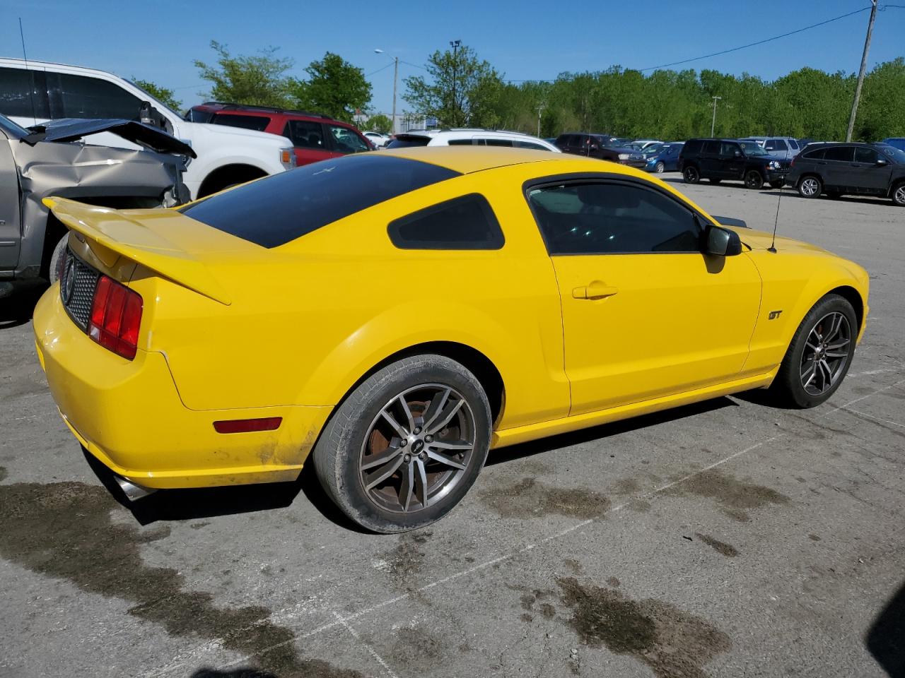 Photo 2 VIN: 1ZVFT82H455226682 - FORD MUSTANG 