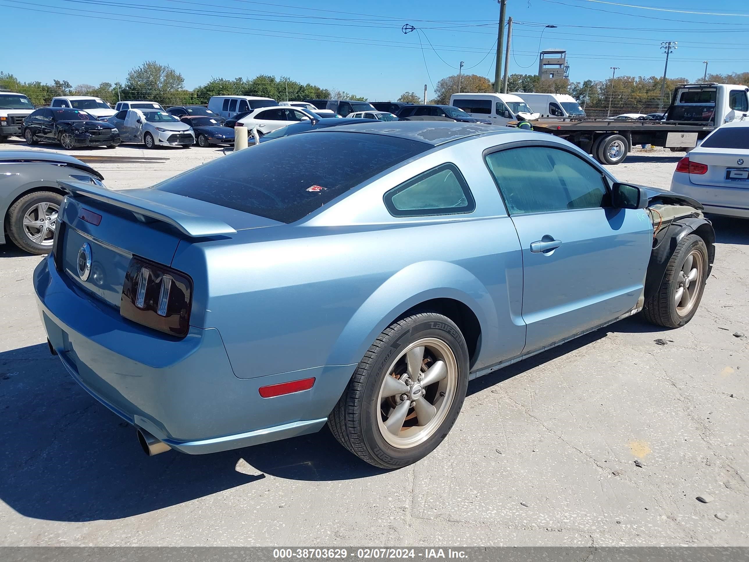 Photo 3 VIN: 1ZVFT82H455256832 - FORD MUSTANG 