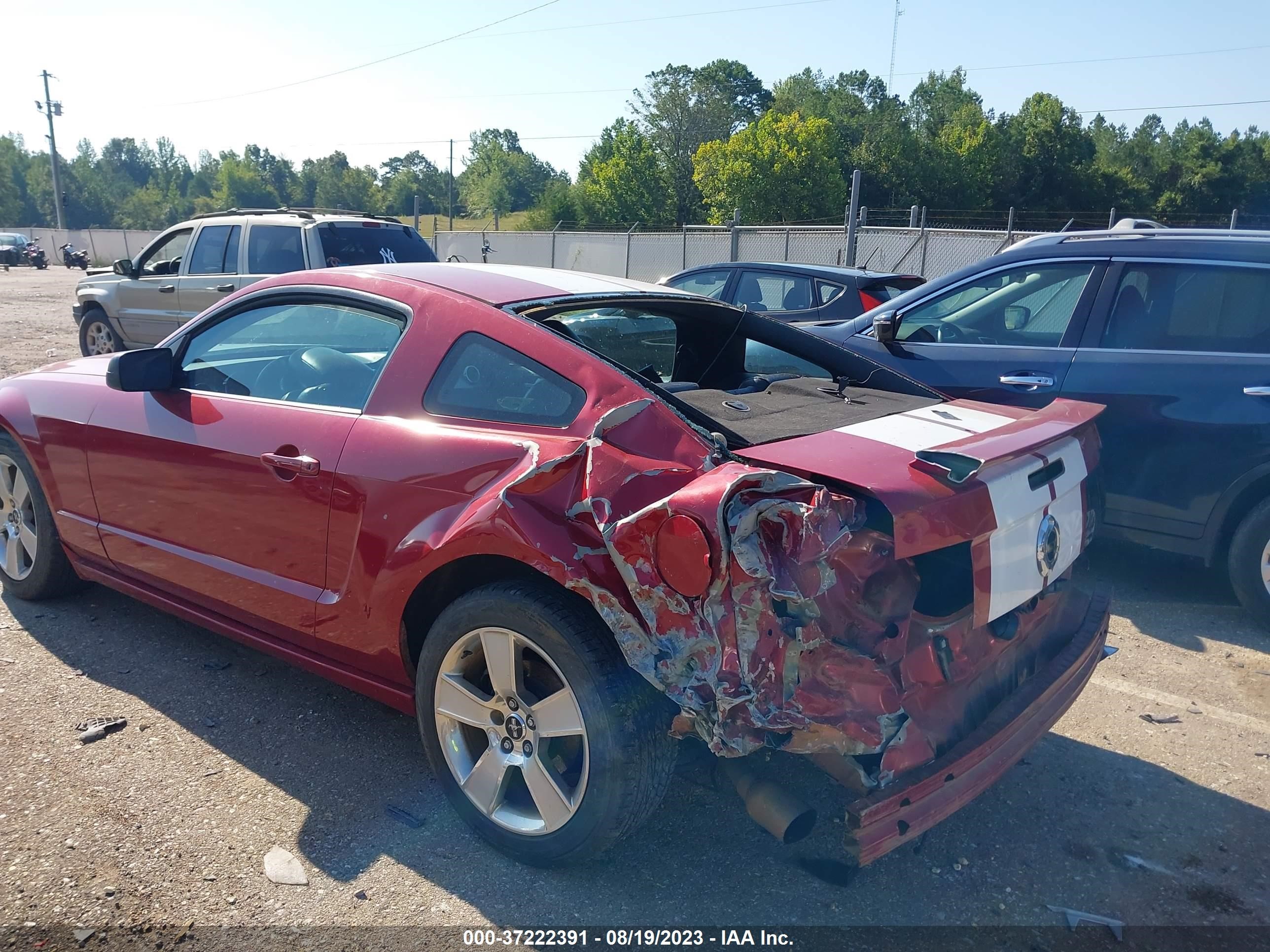 Photo 2 VIN: 1ZVFT82H475279983 - FORD MUSTANG 